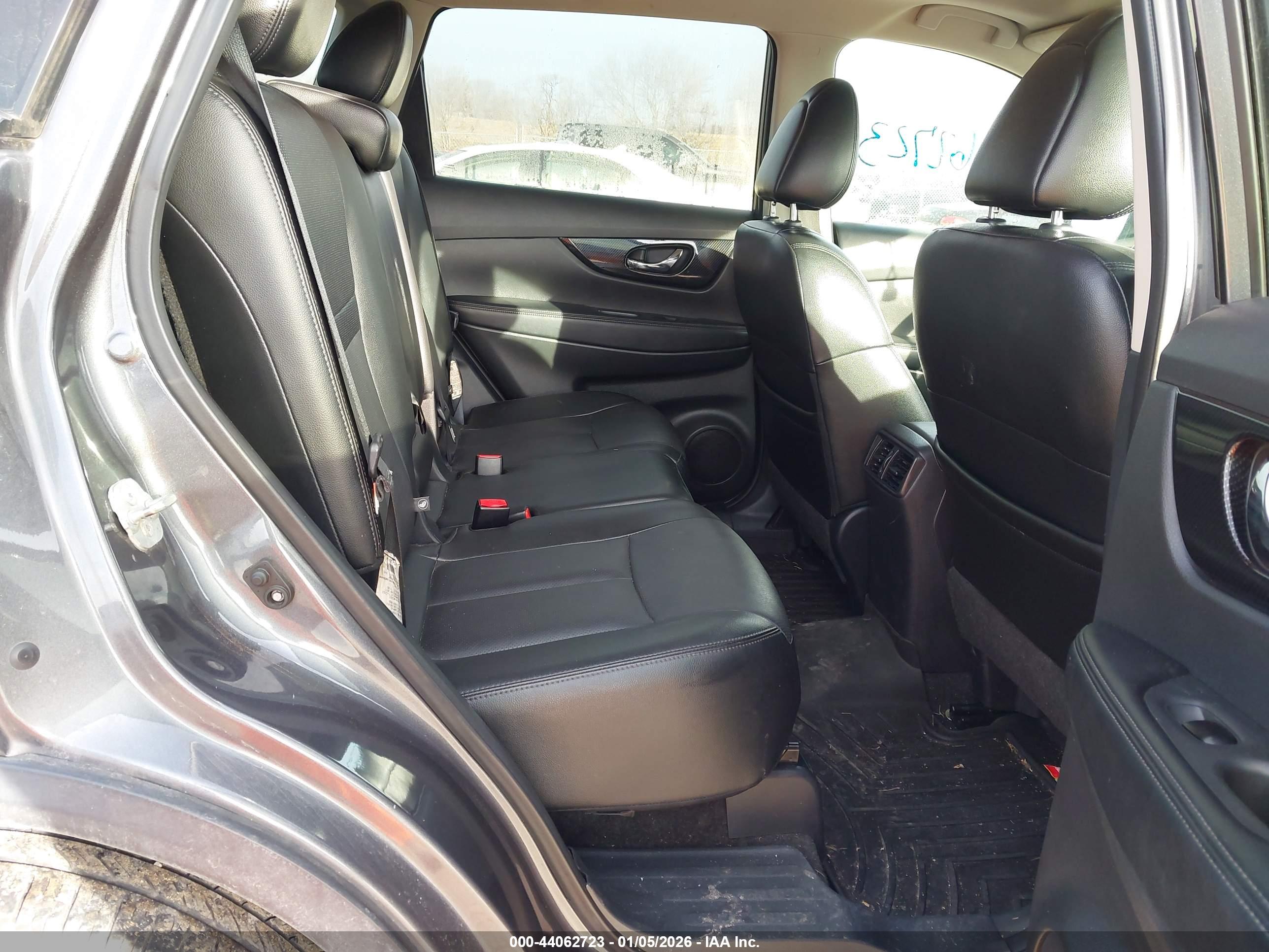 NISSAN ROGUE image 8