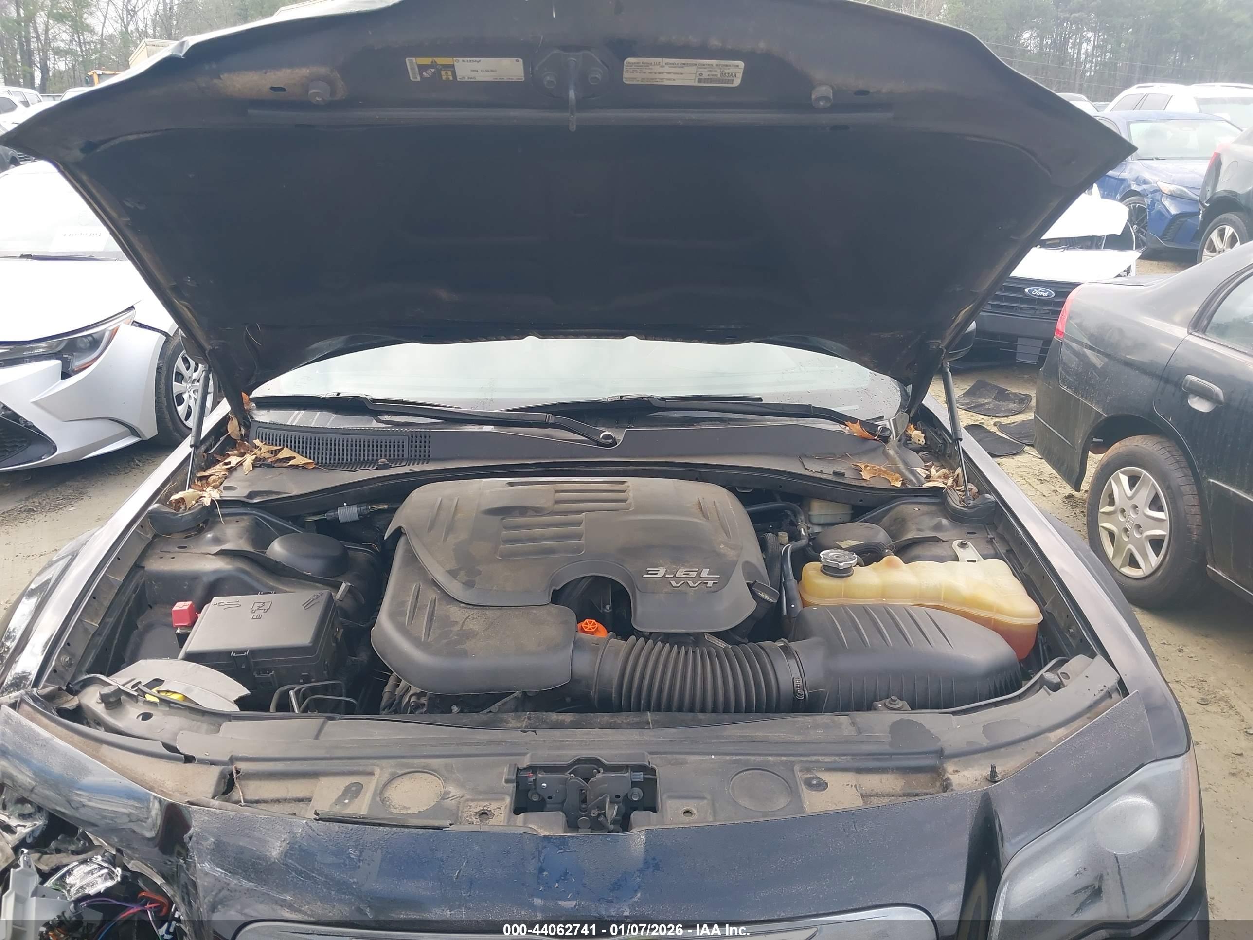 CHRYSLER 300 image 10