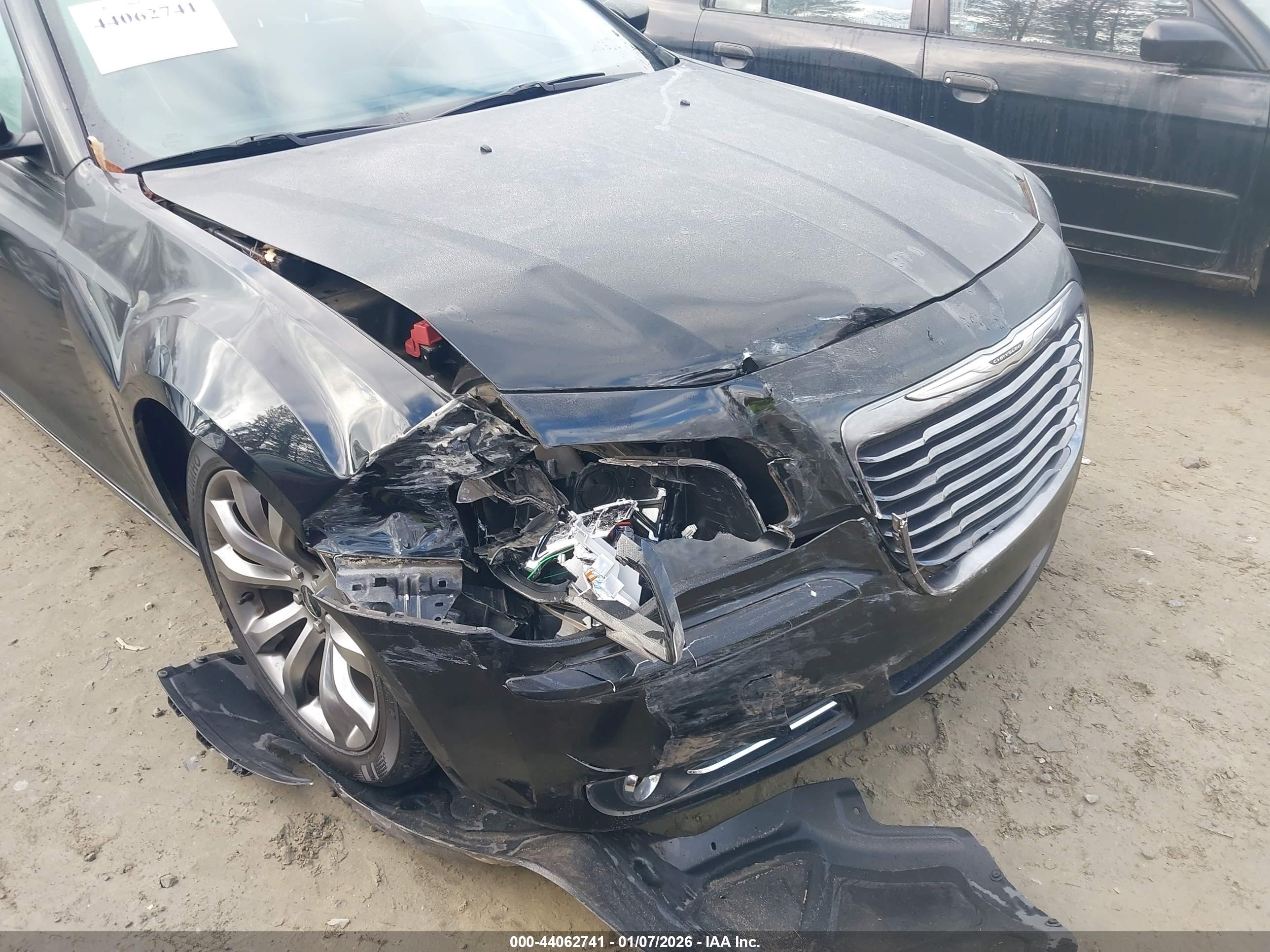CHRYSLER 300 image 6