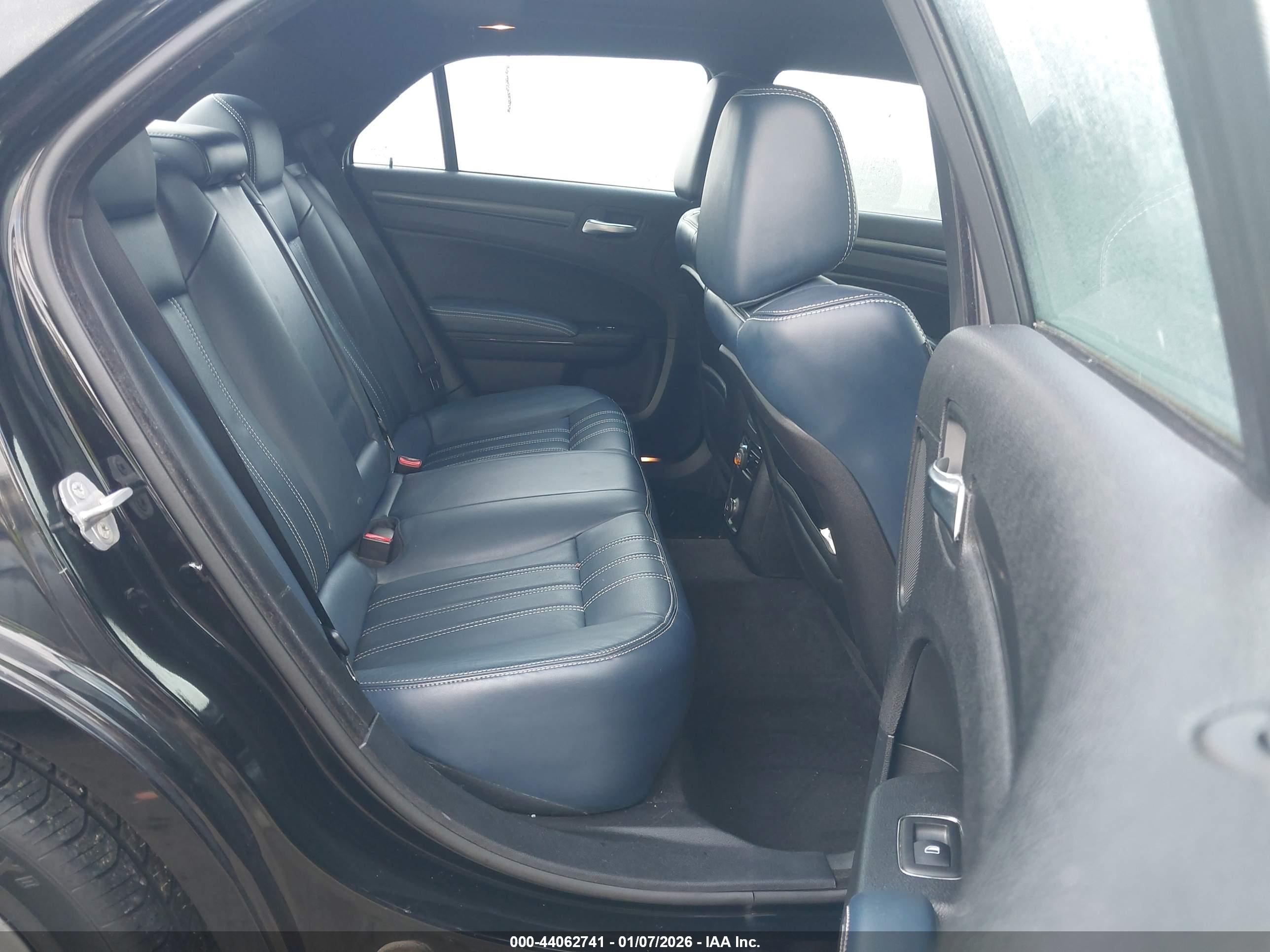 CHRYSLER 300 image 8