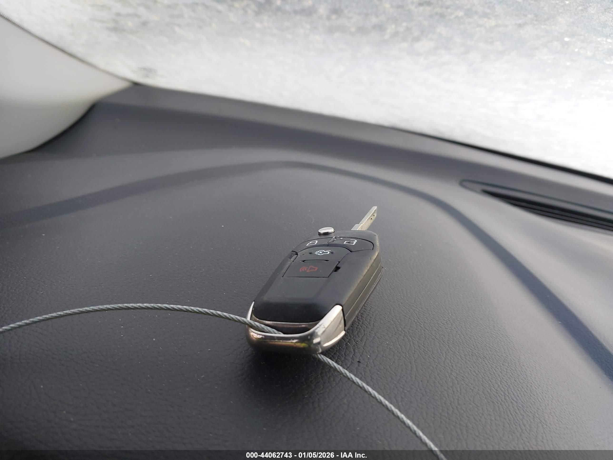 FORD FUSION image 11