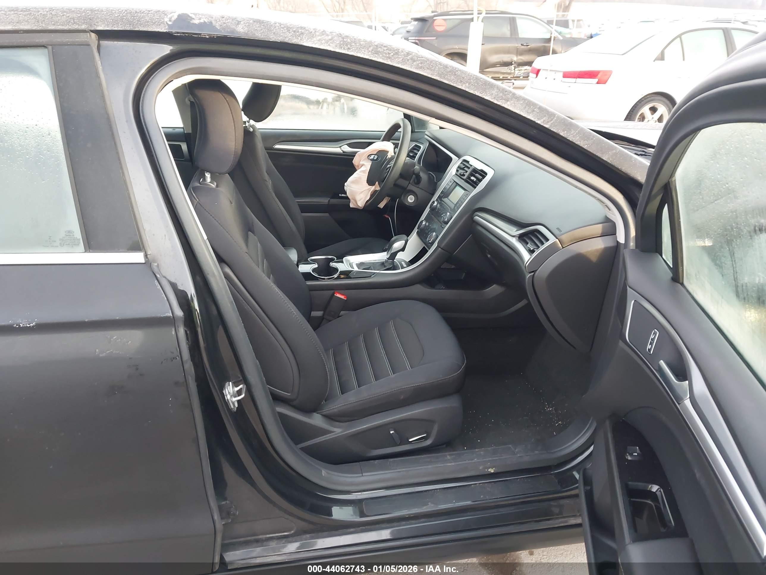 FORD FUSION image 5