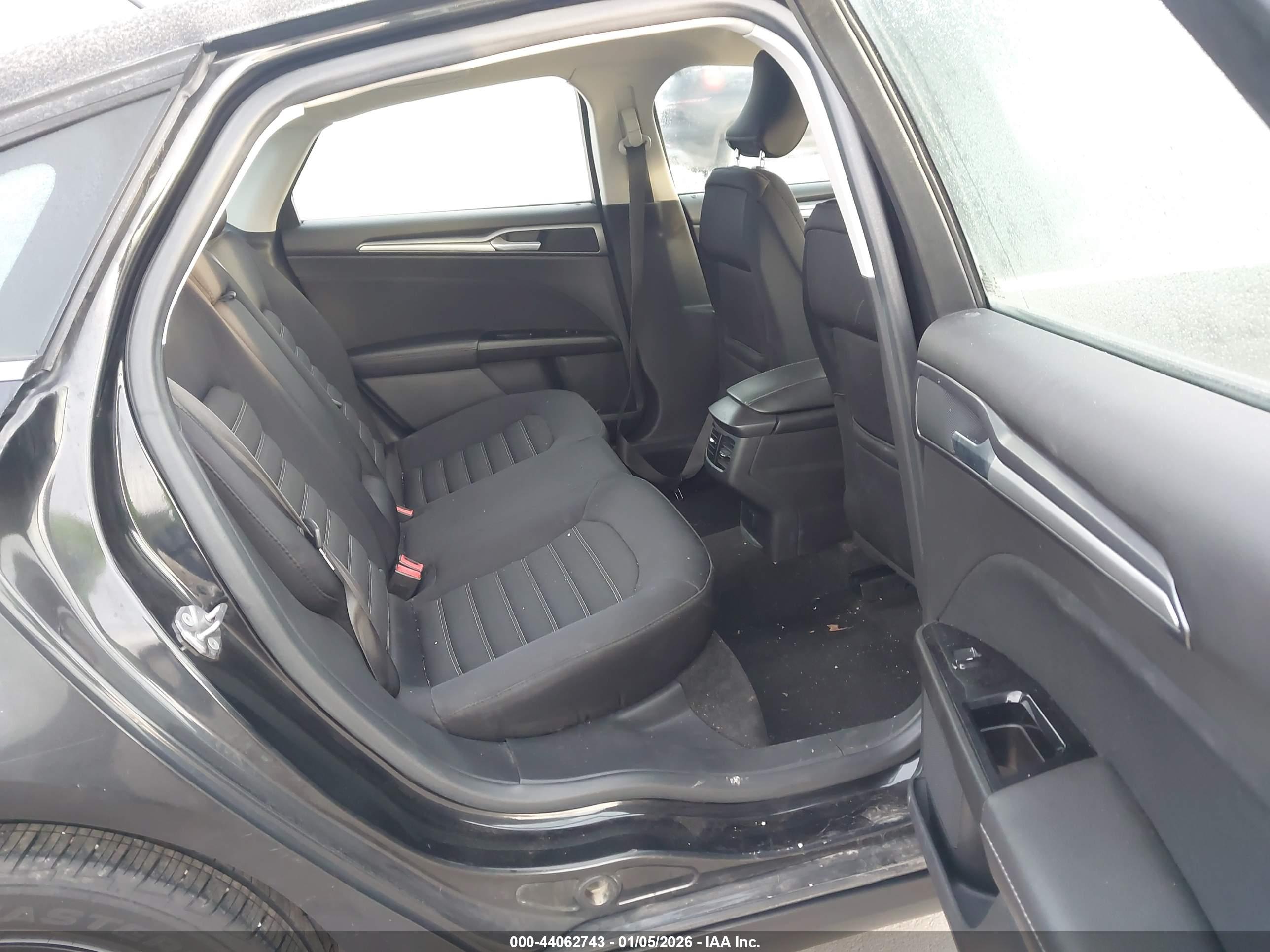 FORD FUSION image 8