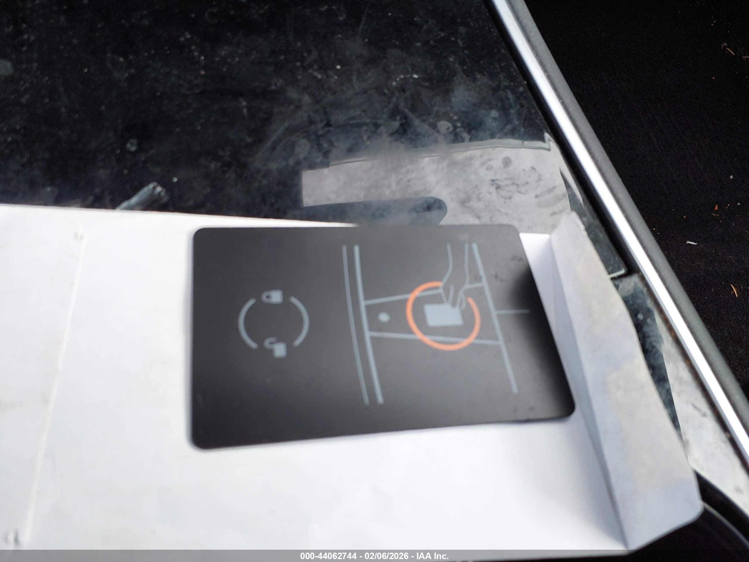 TESLA MODEL image 11