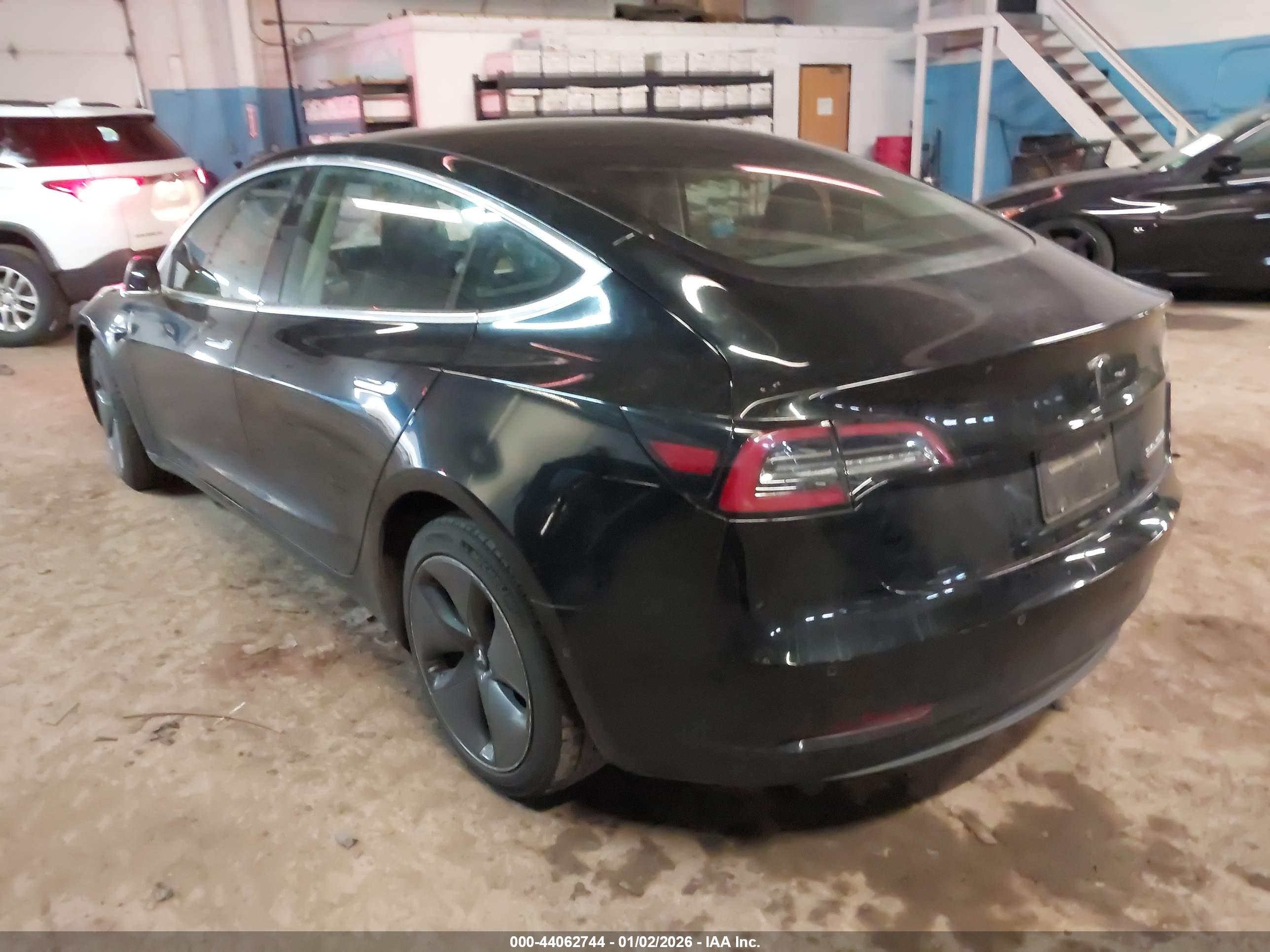 TESLA MODEL image 3