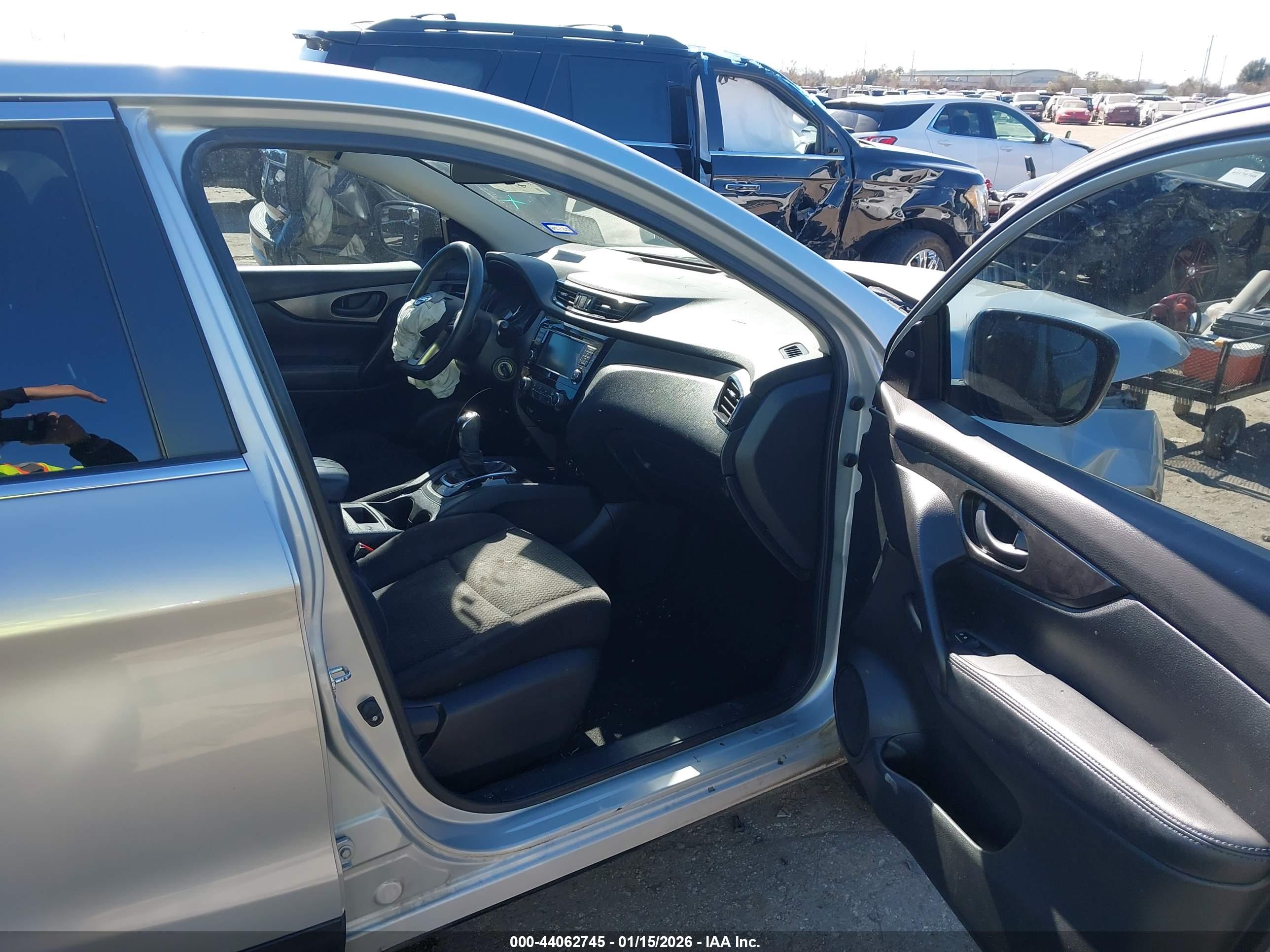 NISSAN ROGUE image 5