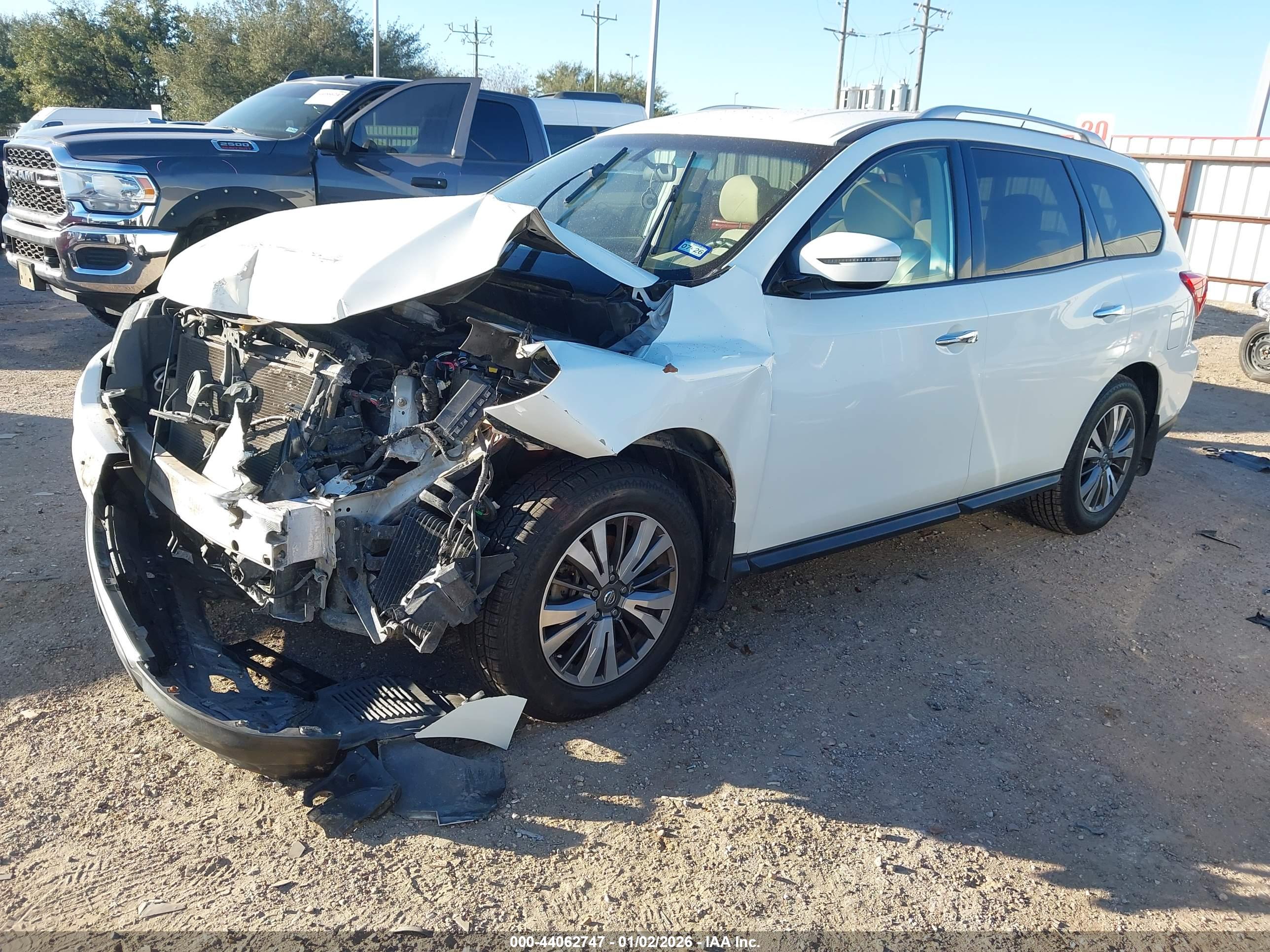 NISSAN PATHFINDER image 2