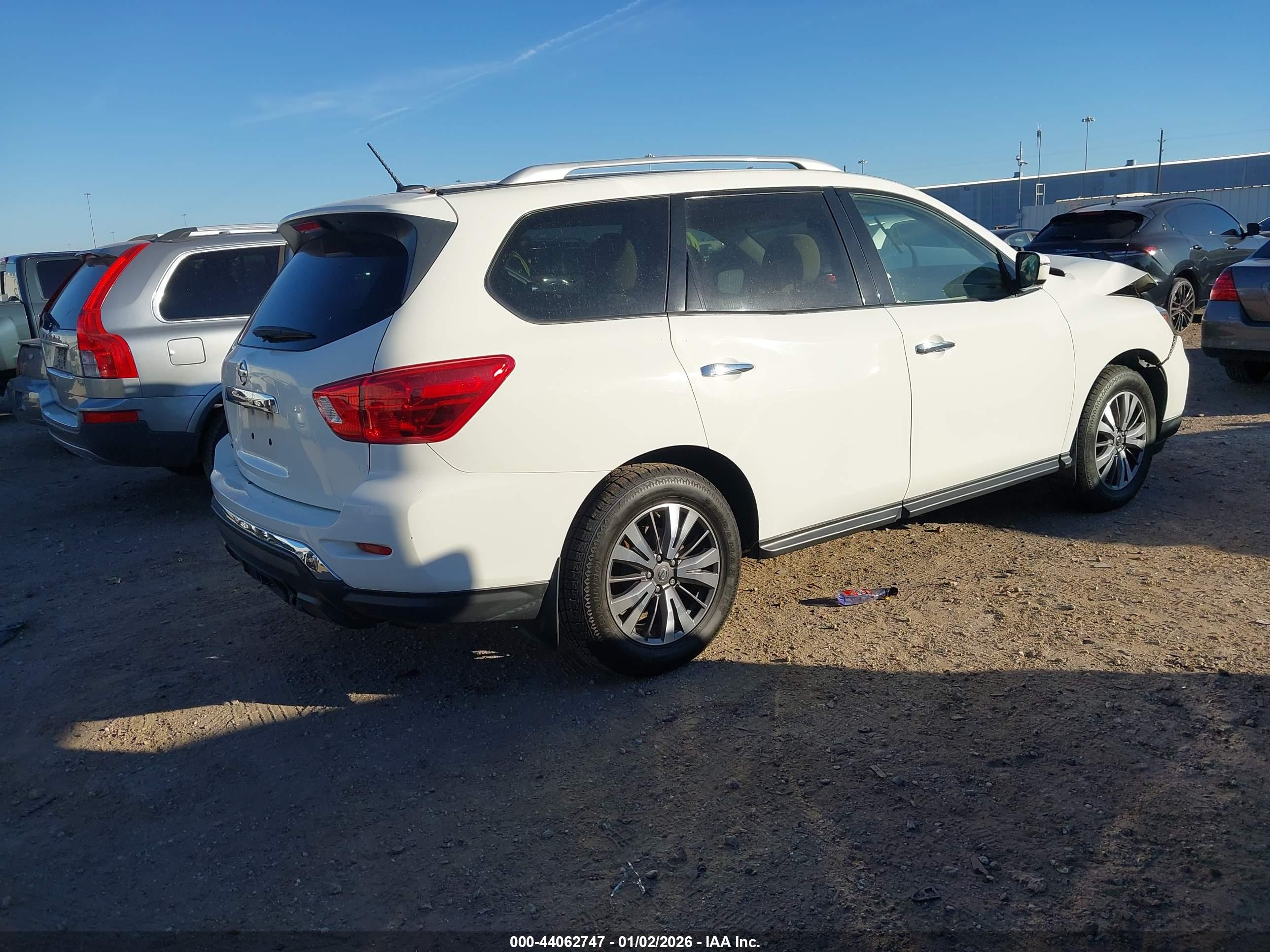 NISSAN PATHFINDER image 4