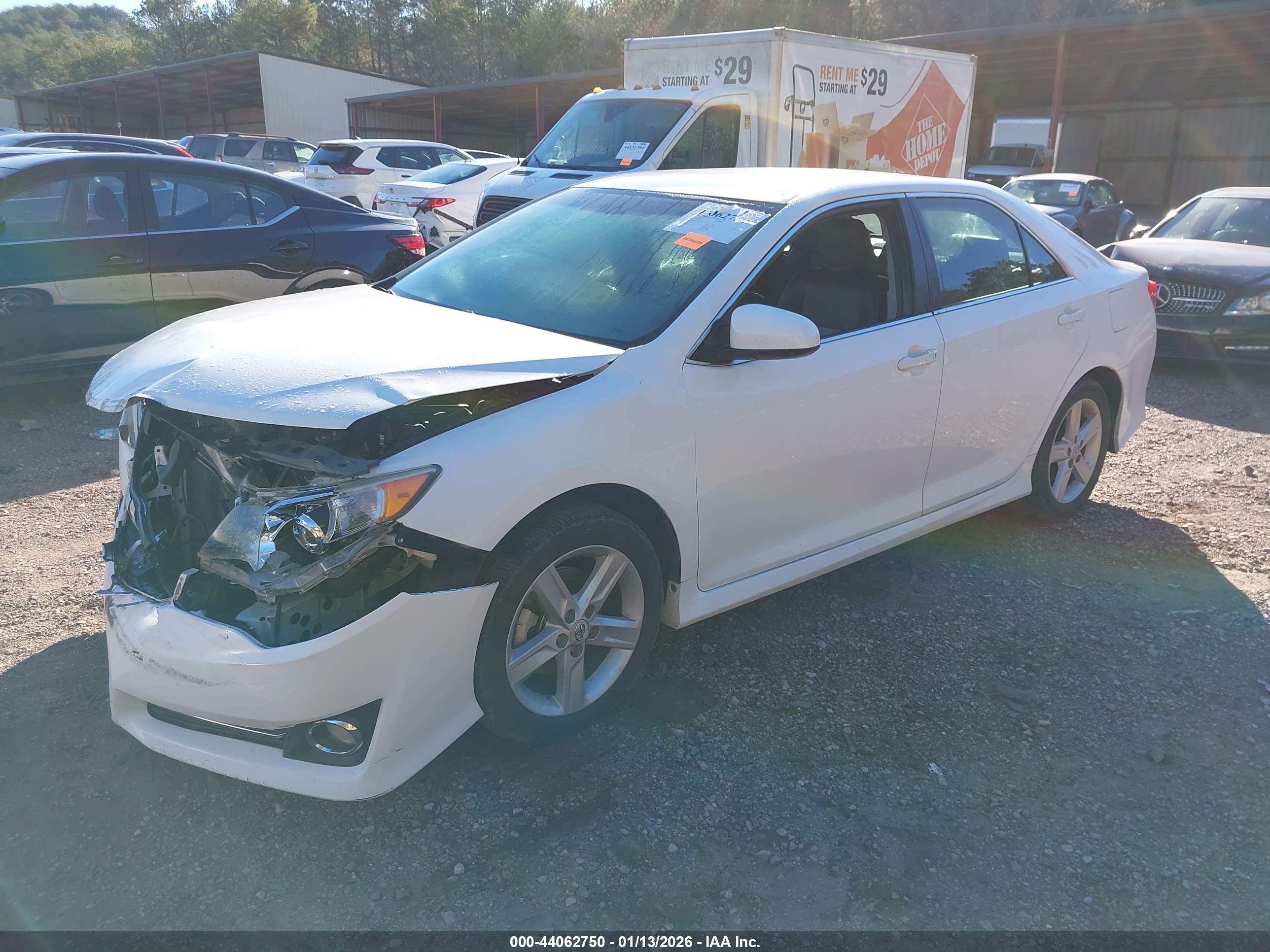 TOYOTA CAMRY image 2