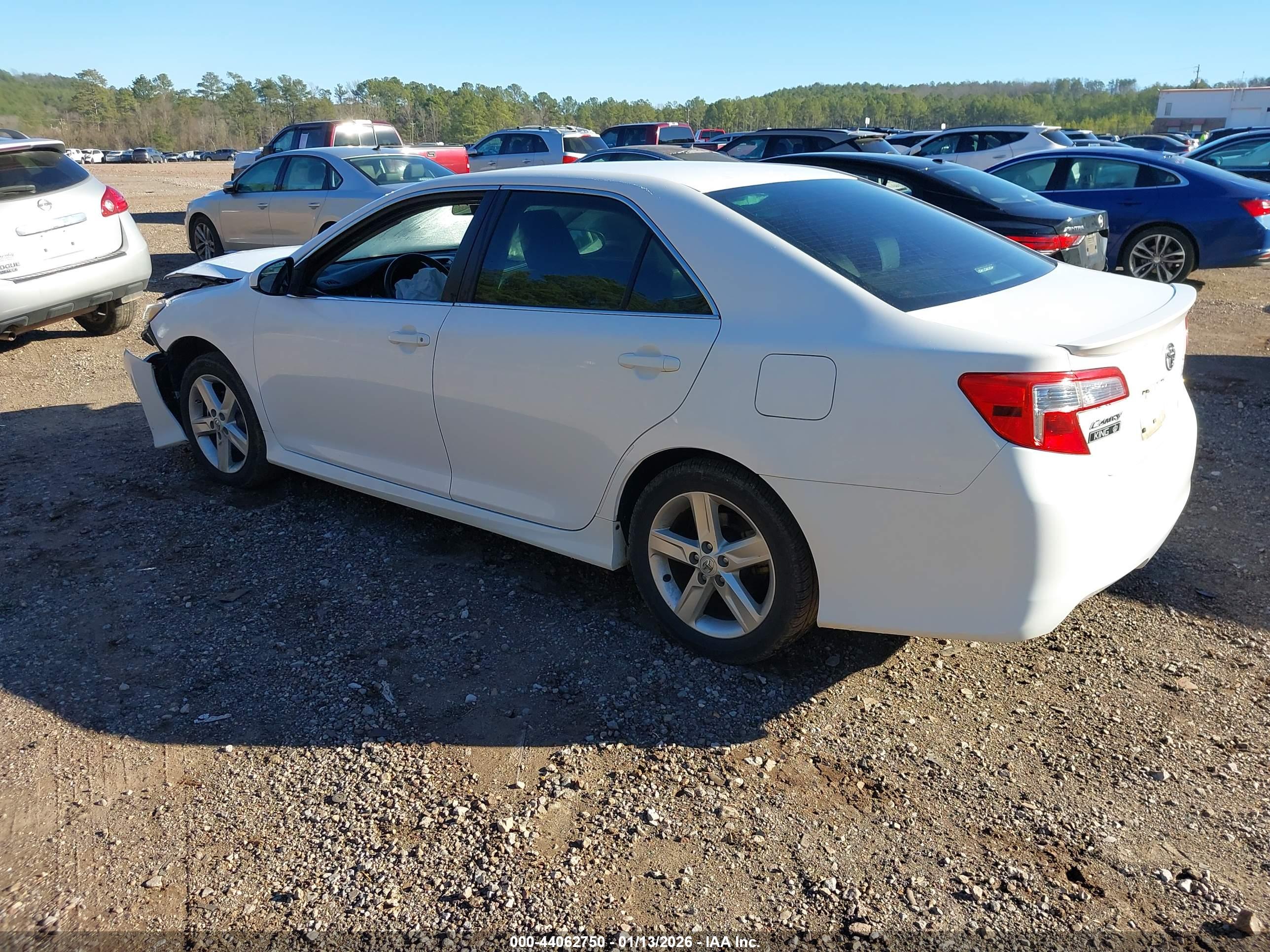 TOYOTA CAMRY image 3