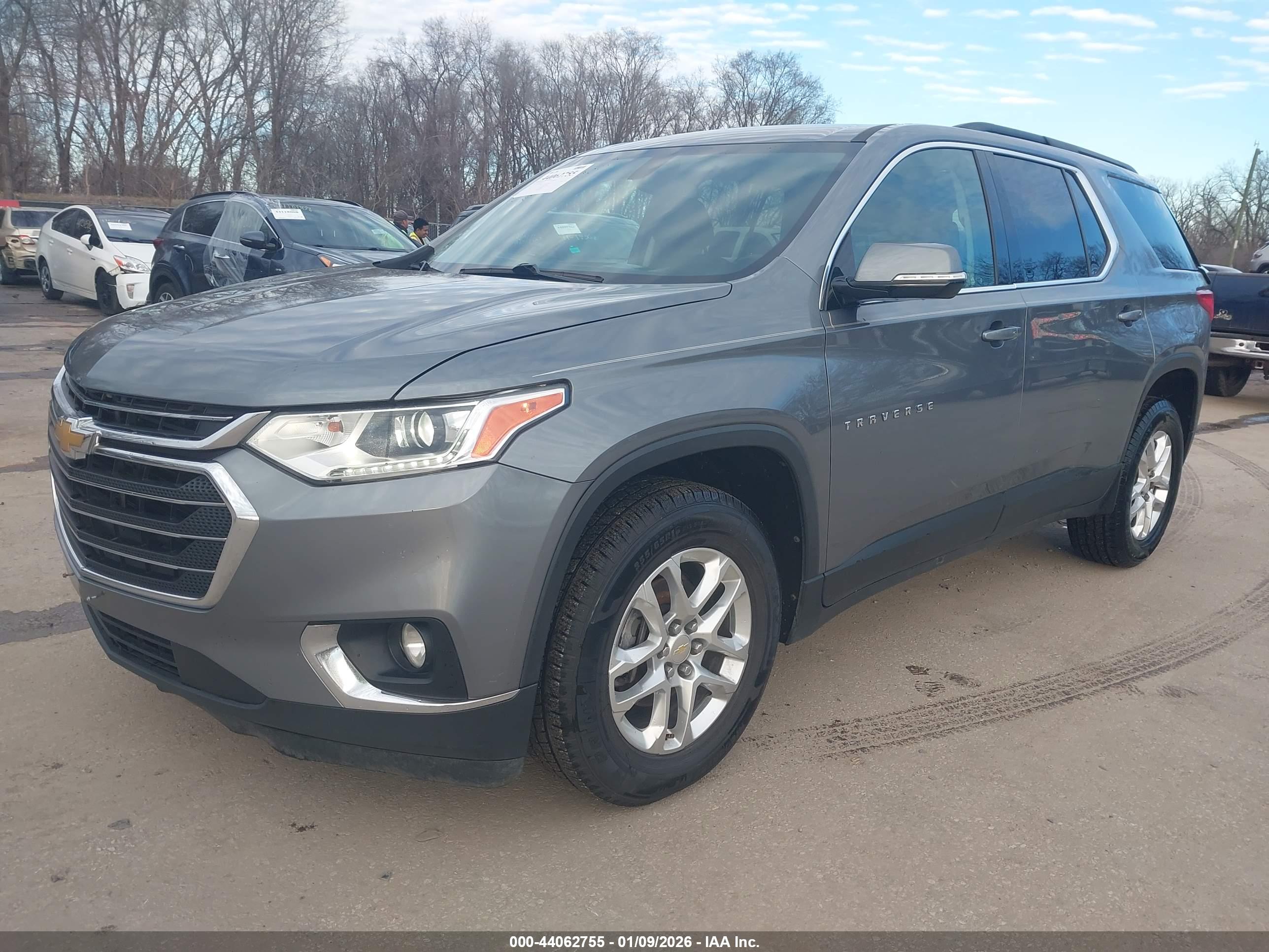 CHEVROLET TRAVERSE image 2