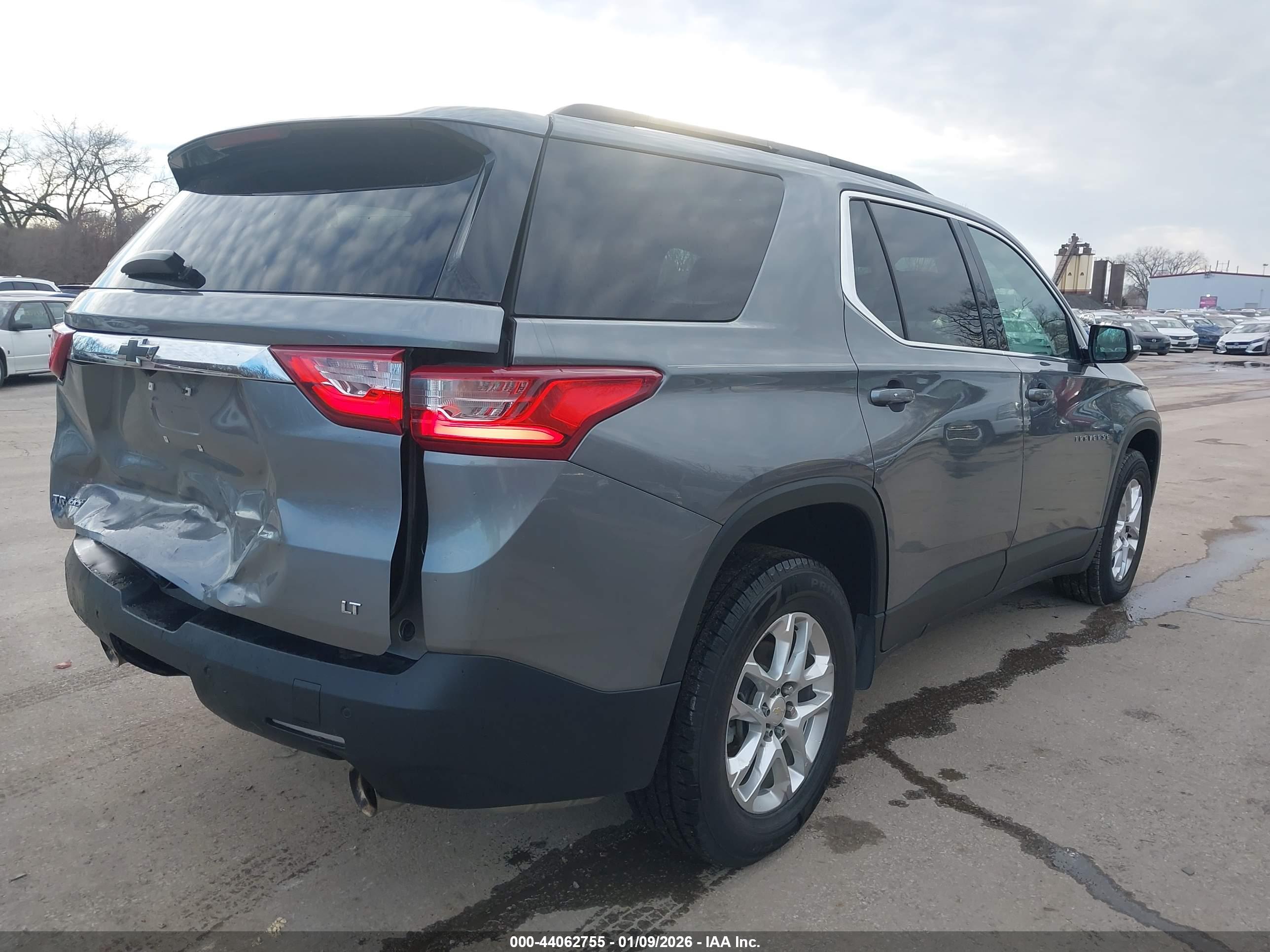 CHEVROLET TRAVERSE image 4