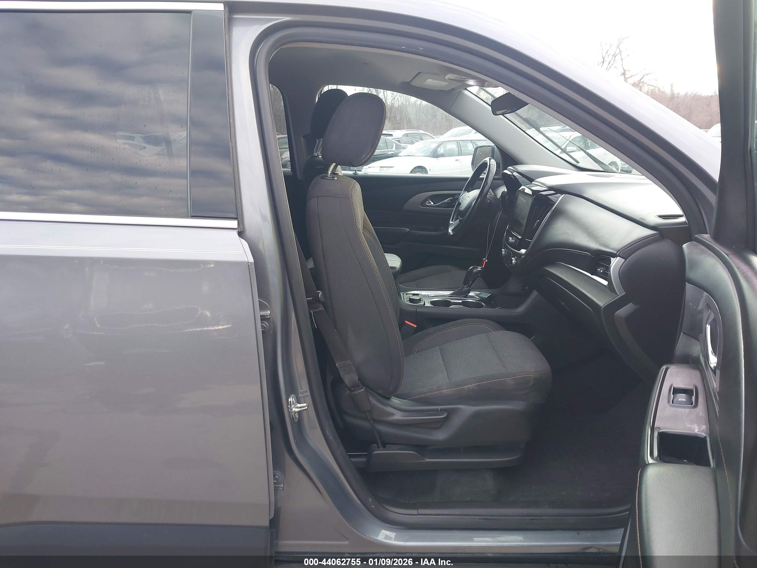 CHEVROLET TRAVERSE image 5