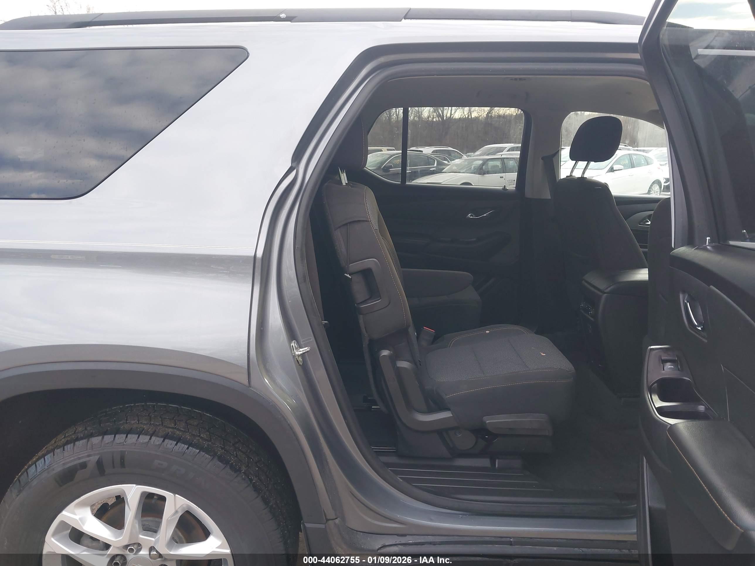 CHEVROLET TRAVERSE image 8