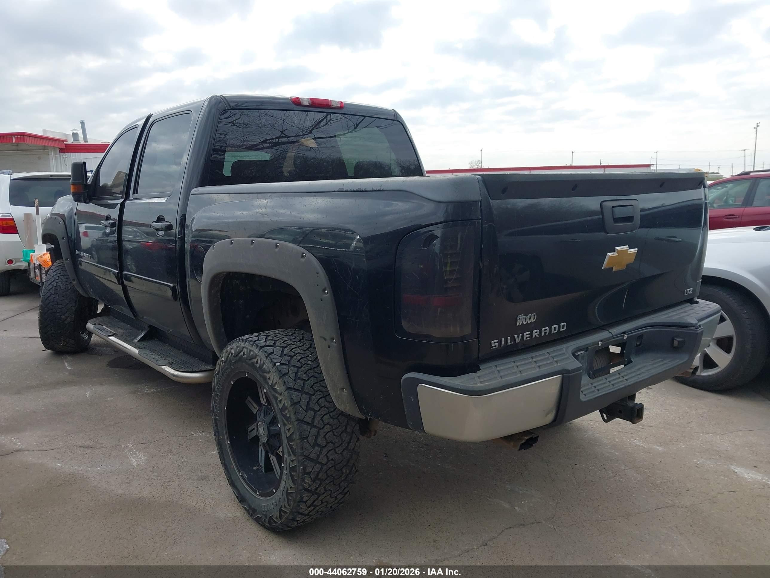 CHEVROLET SILVERADO image 3