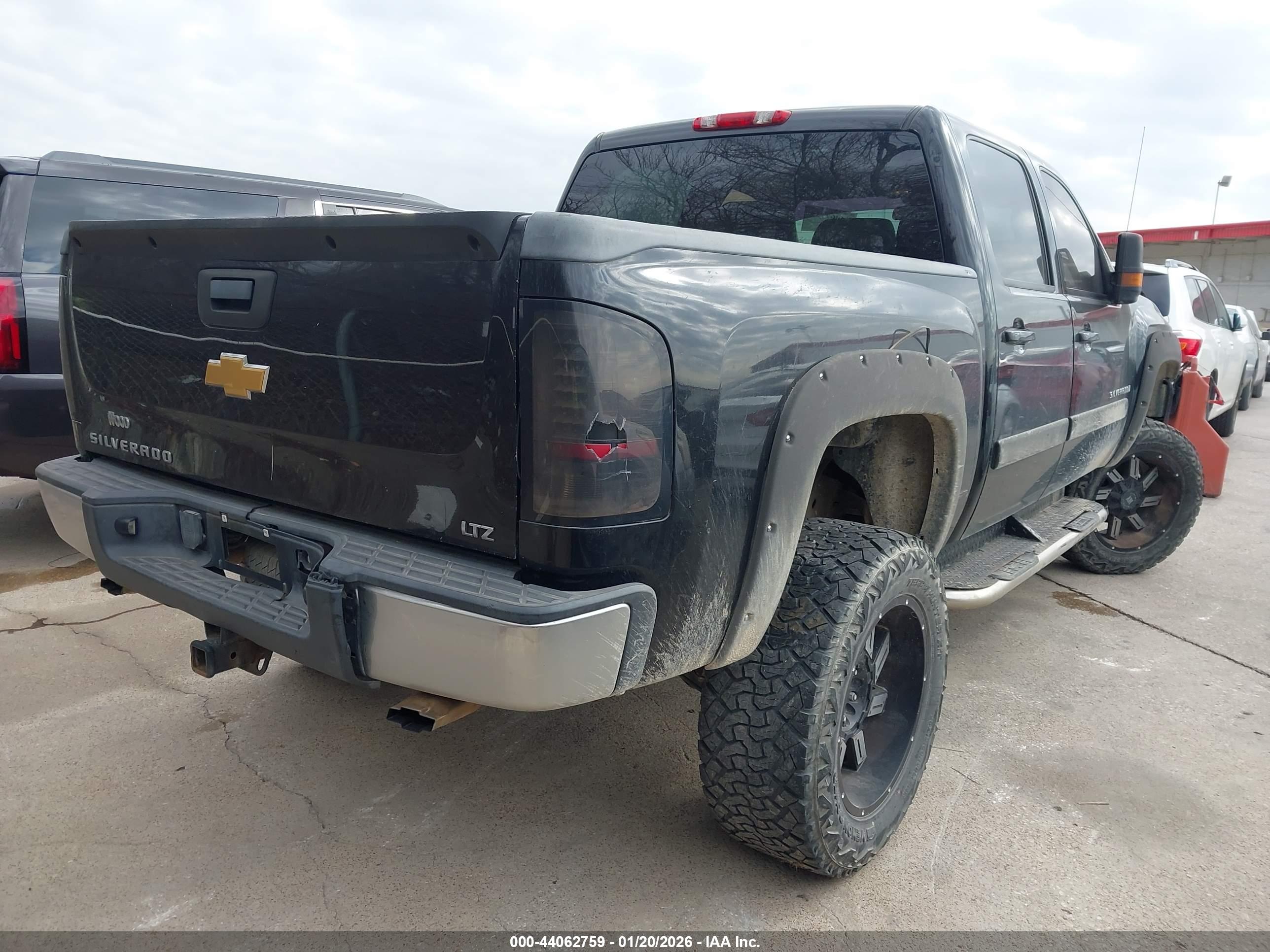 CHEVROLET SILVERADO image 4