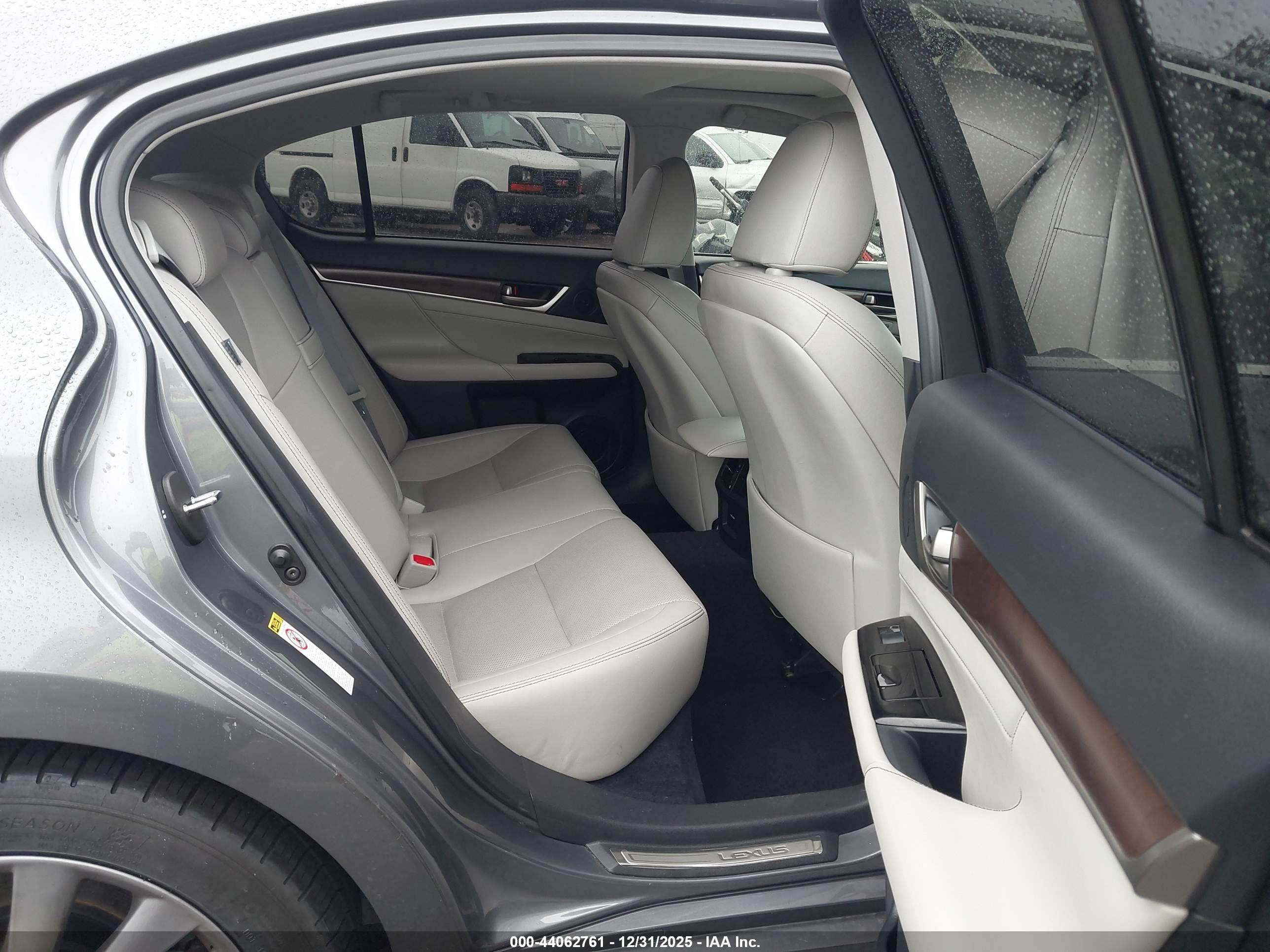 LEXUS GS image 8