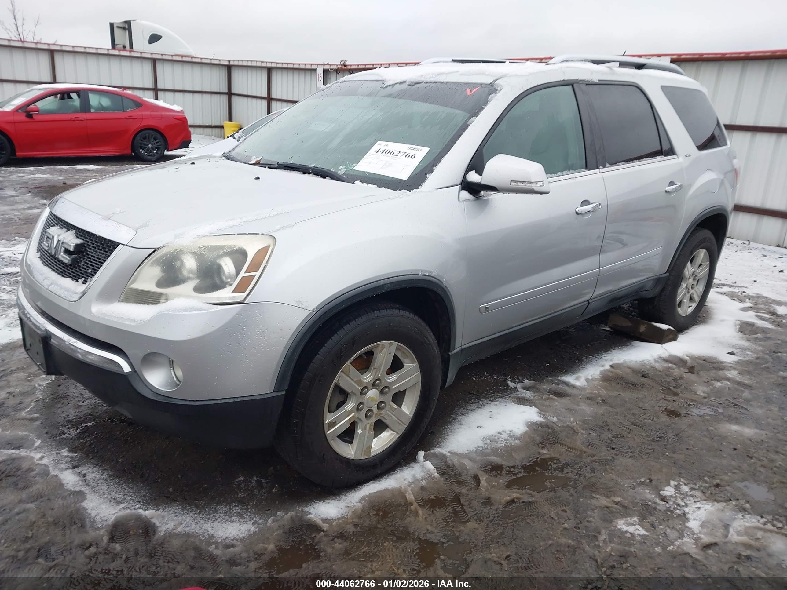 GMC ACADIA image 2