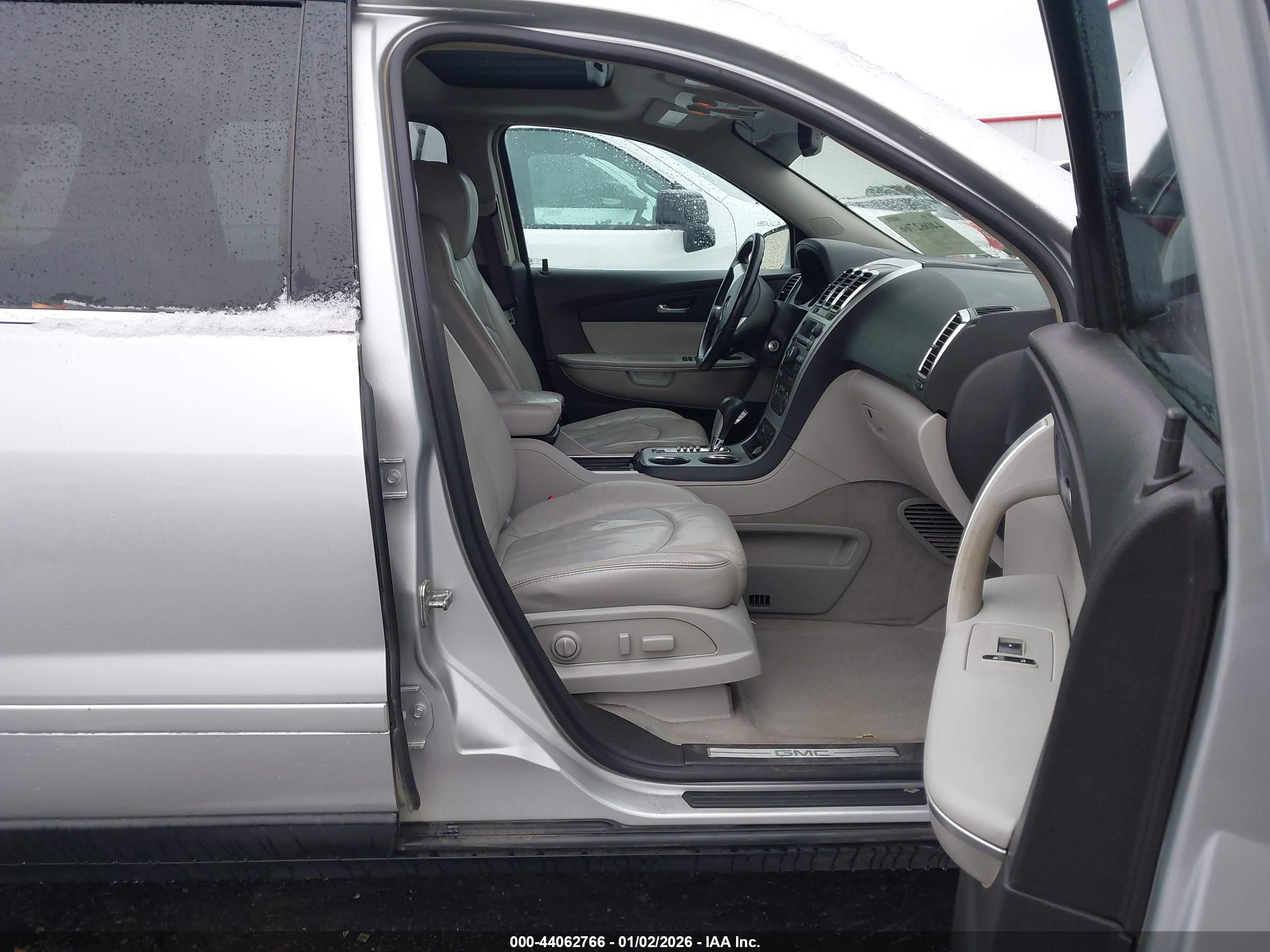 GMC ACADIA image 5