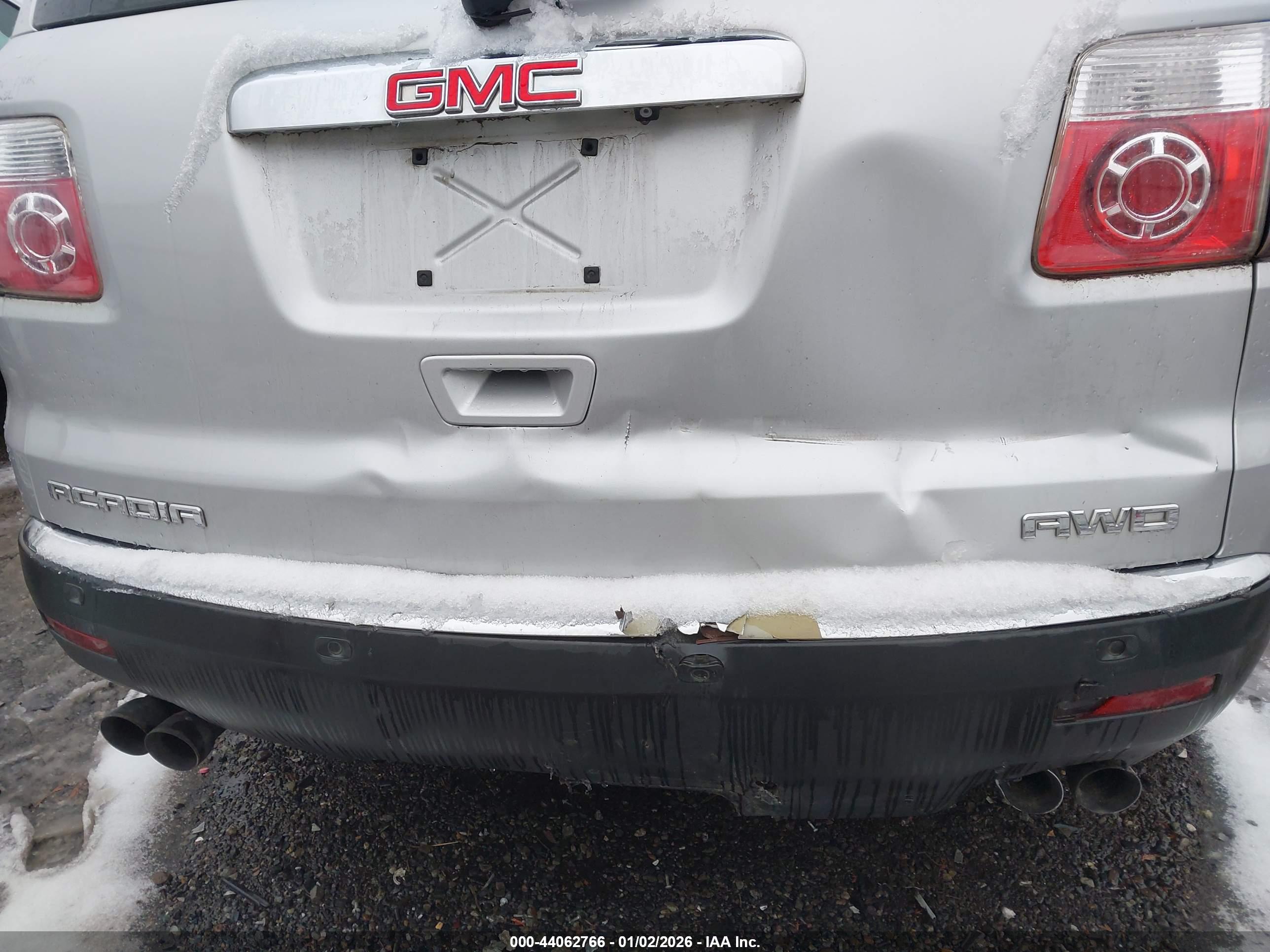GMC ACADIA image 6
