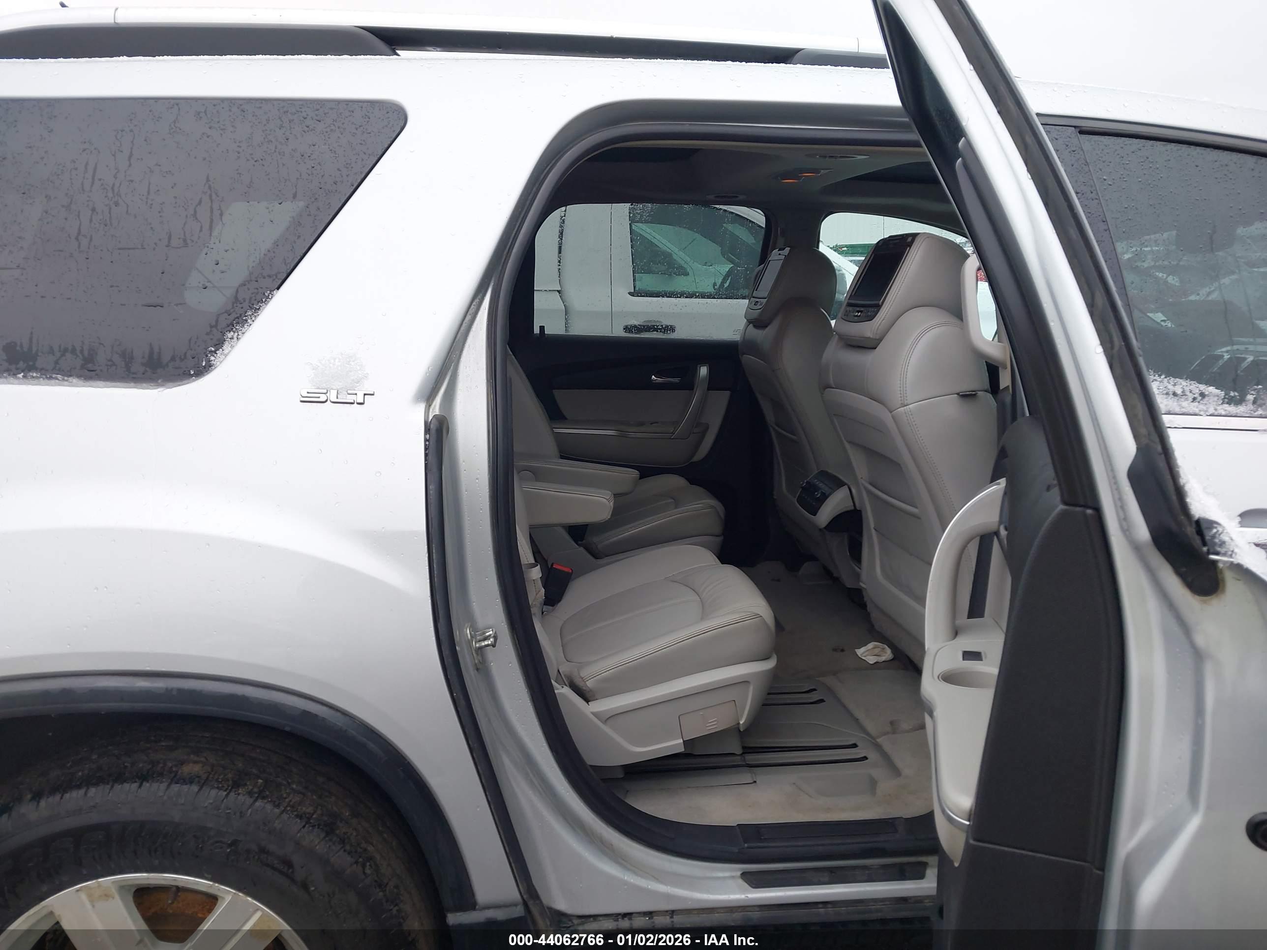 GMC ACADIA image 8