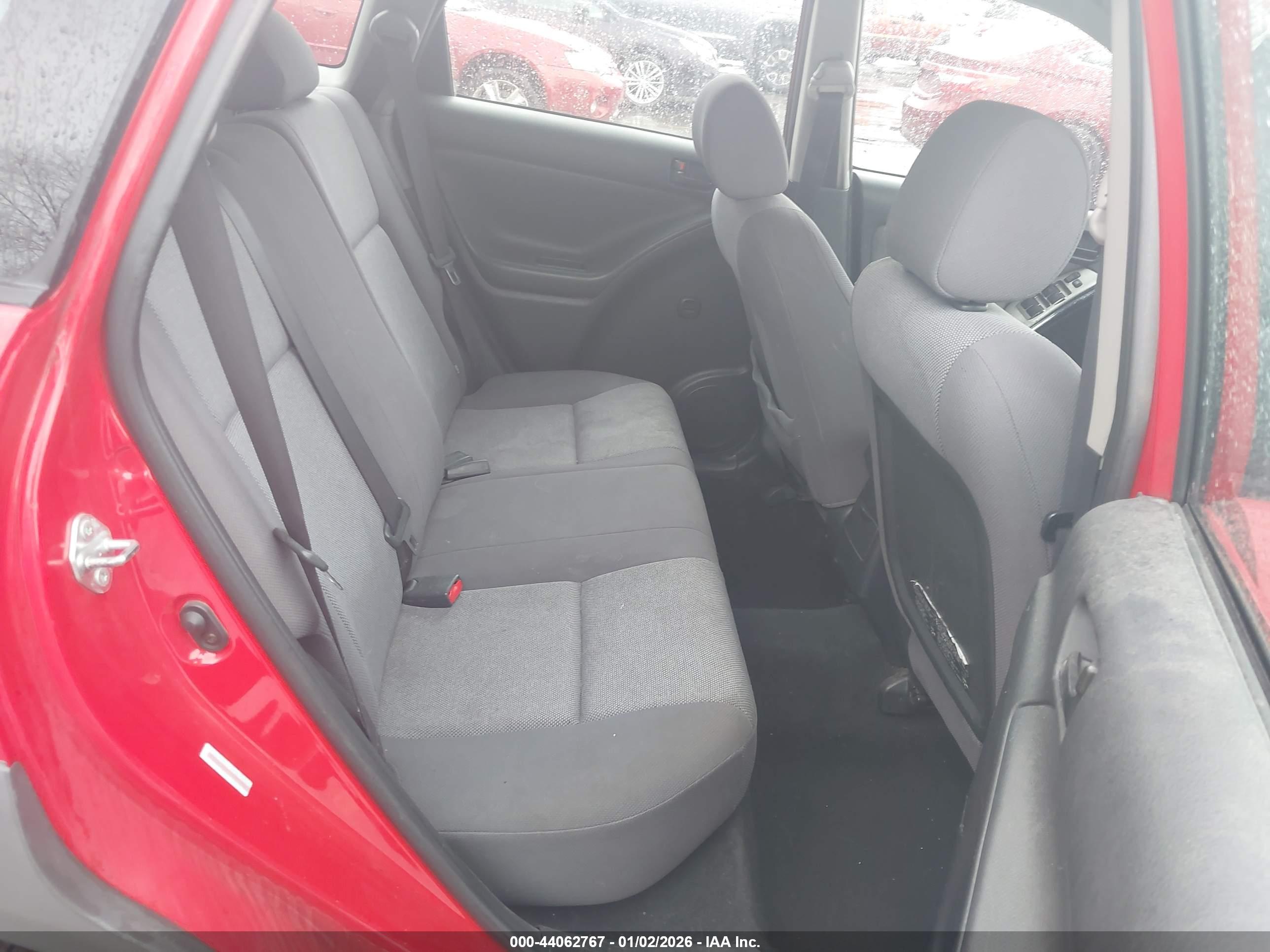 PONTIAC VIBE image 8