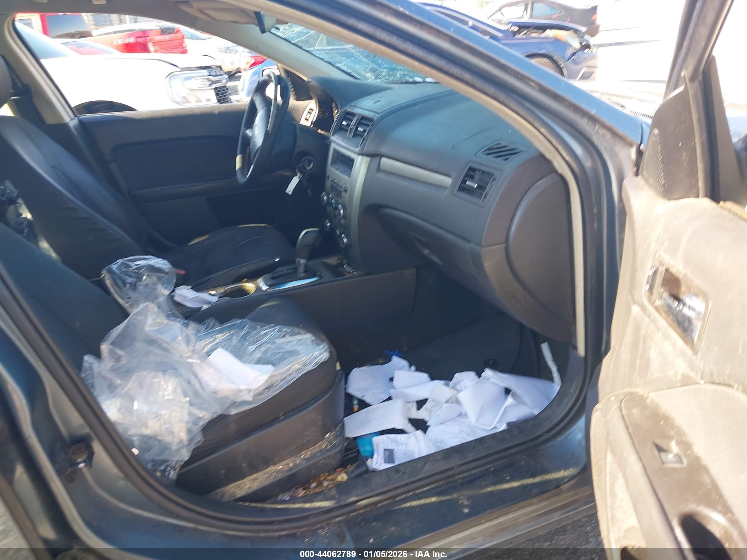 FORD FUSION image 5