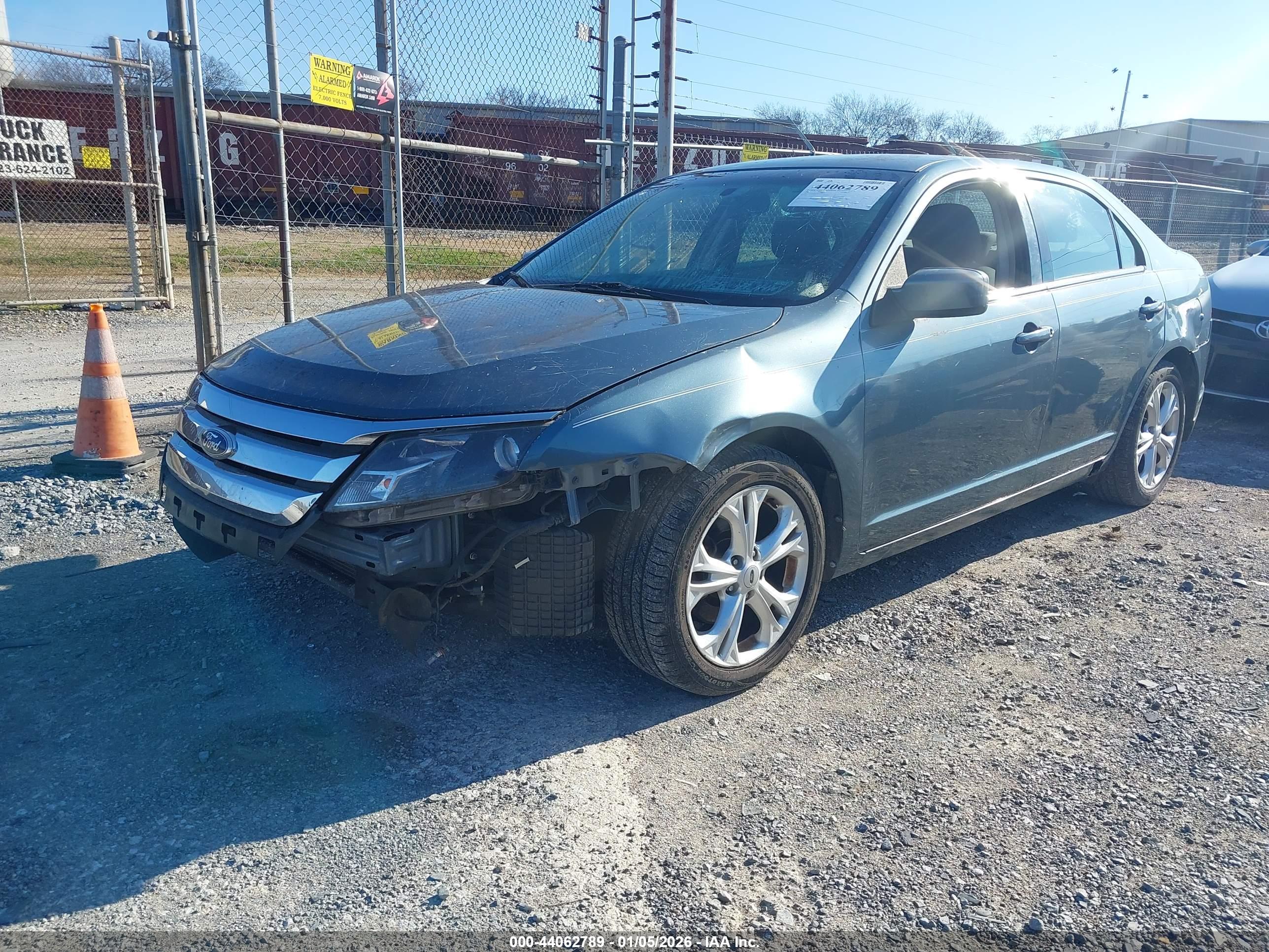 FORD FUSION image 6