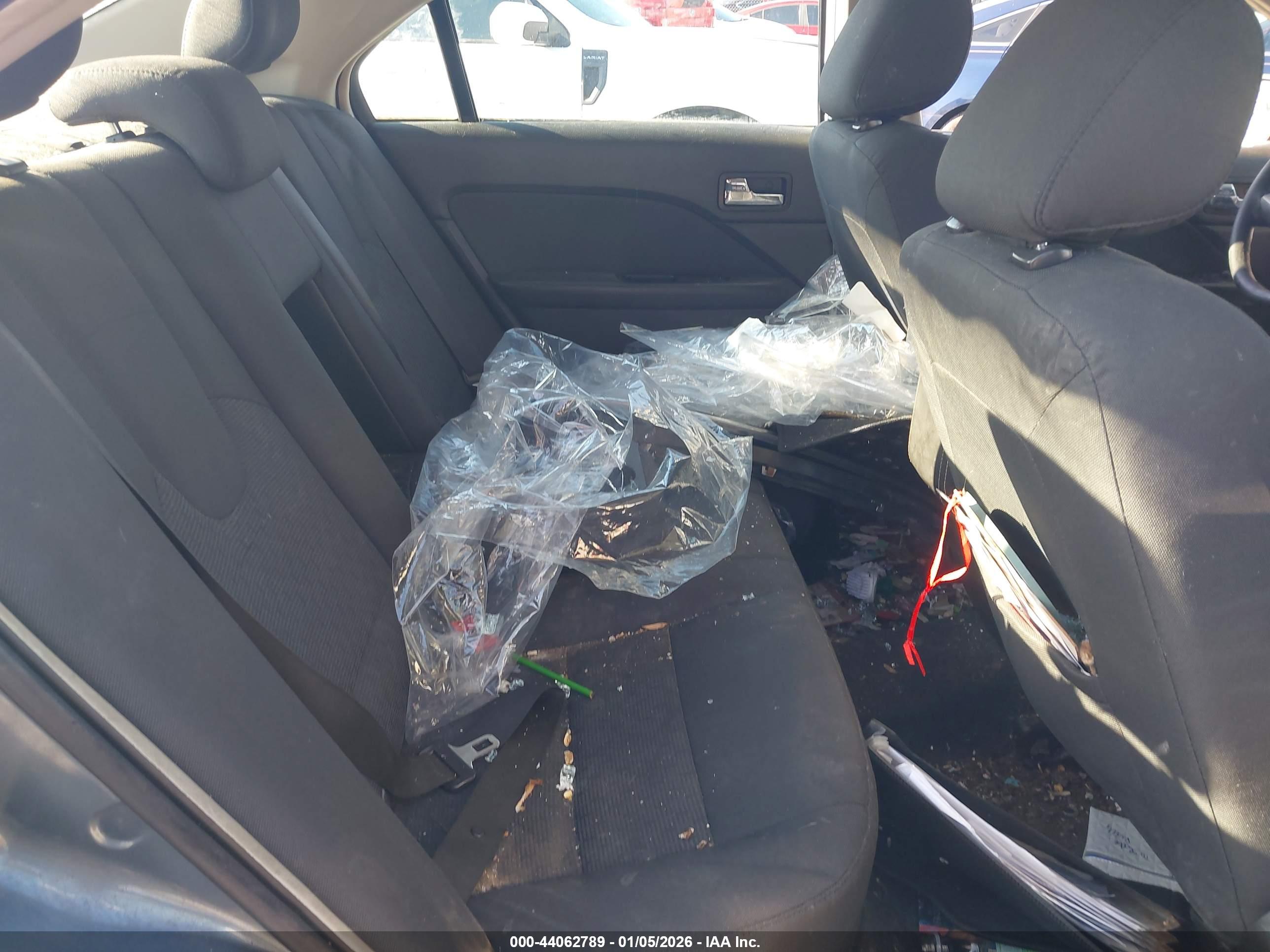 FORD FUSION image 8