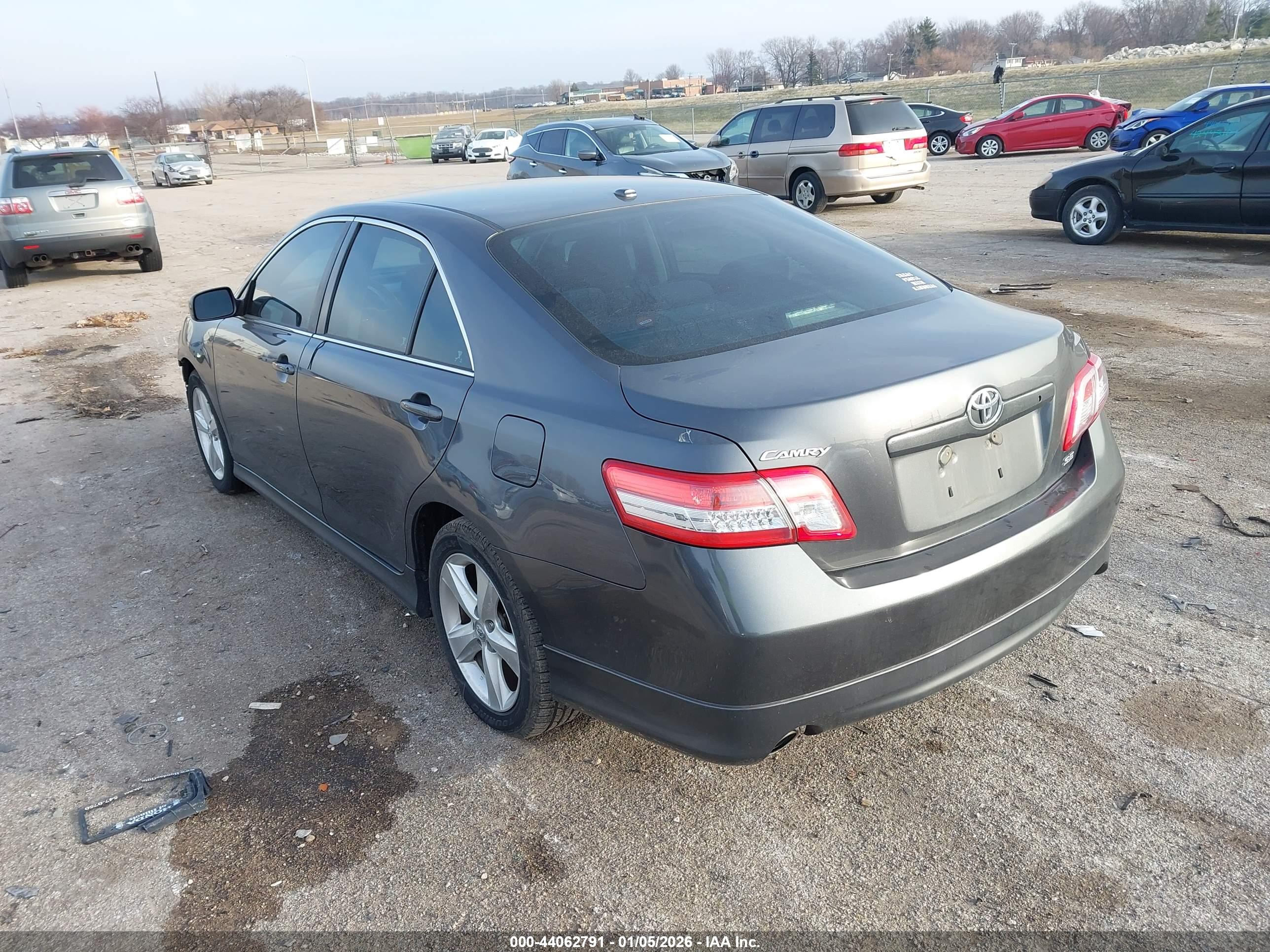 TOYOTA CAMRY image 3