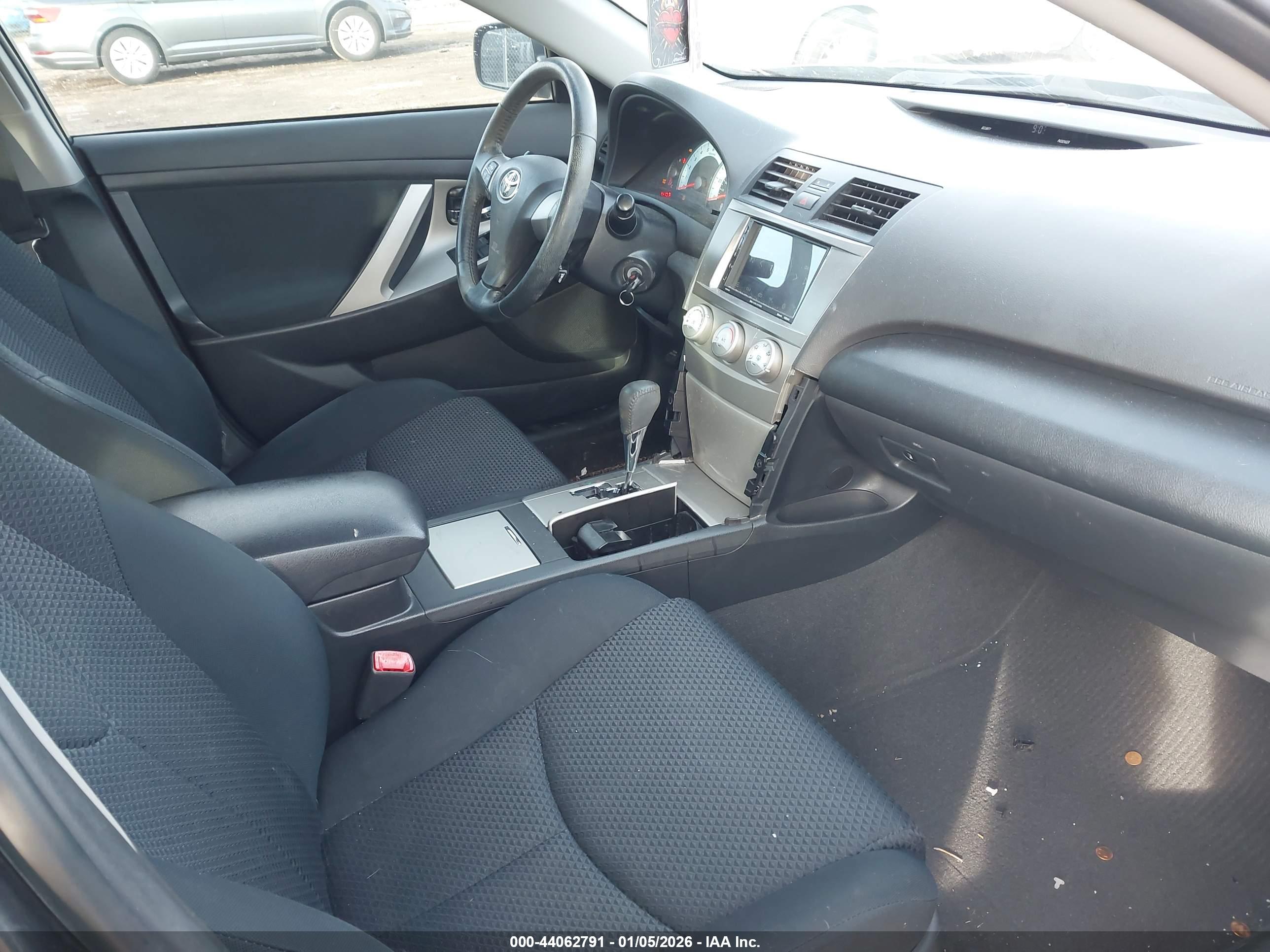 TOYOTA CAMRY image 5