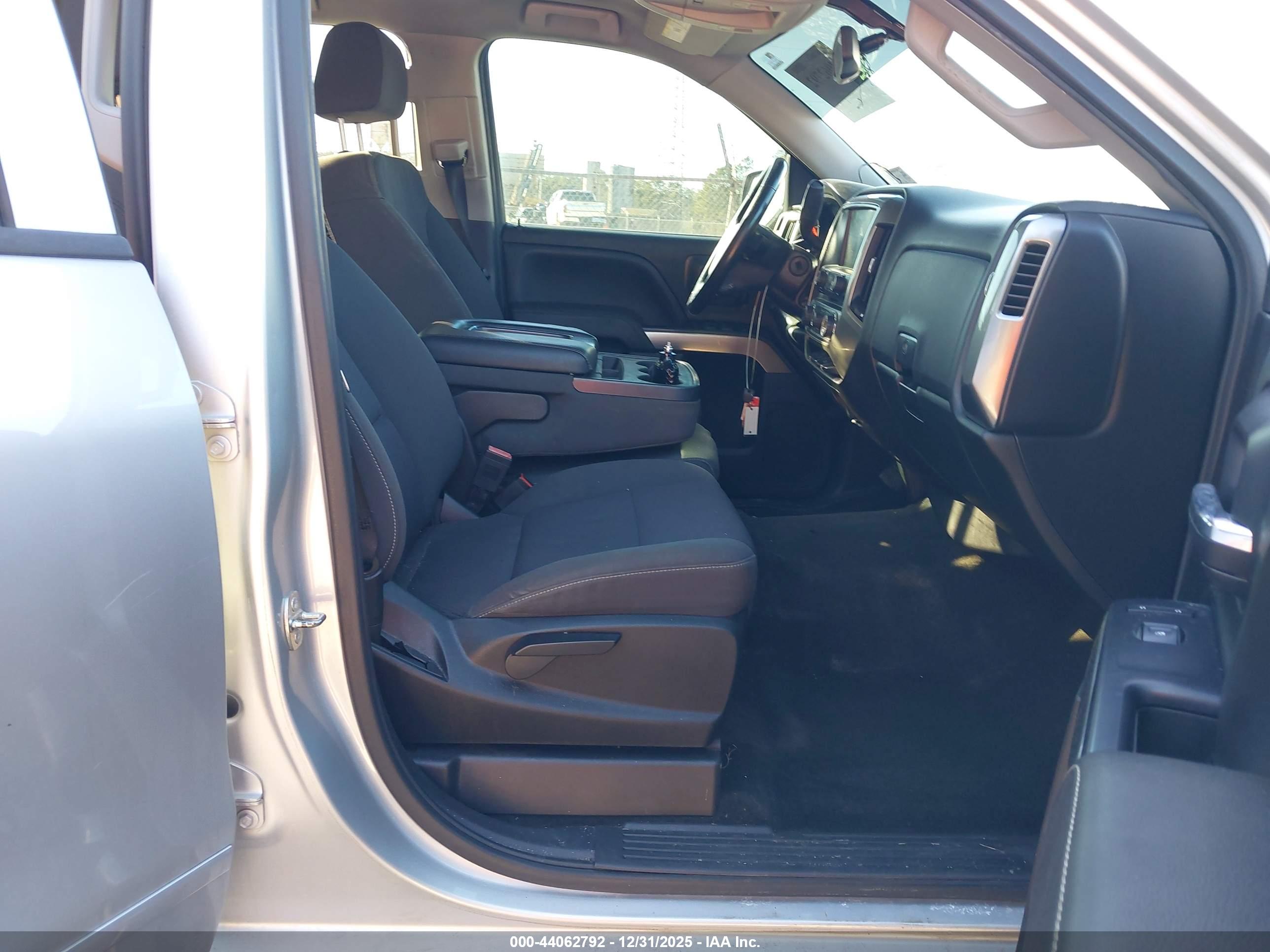 CHEVROLET SILVERADO image 5