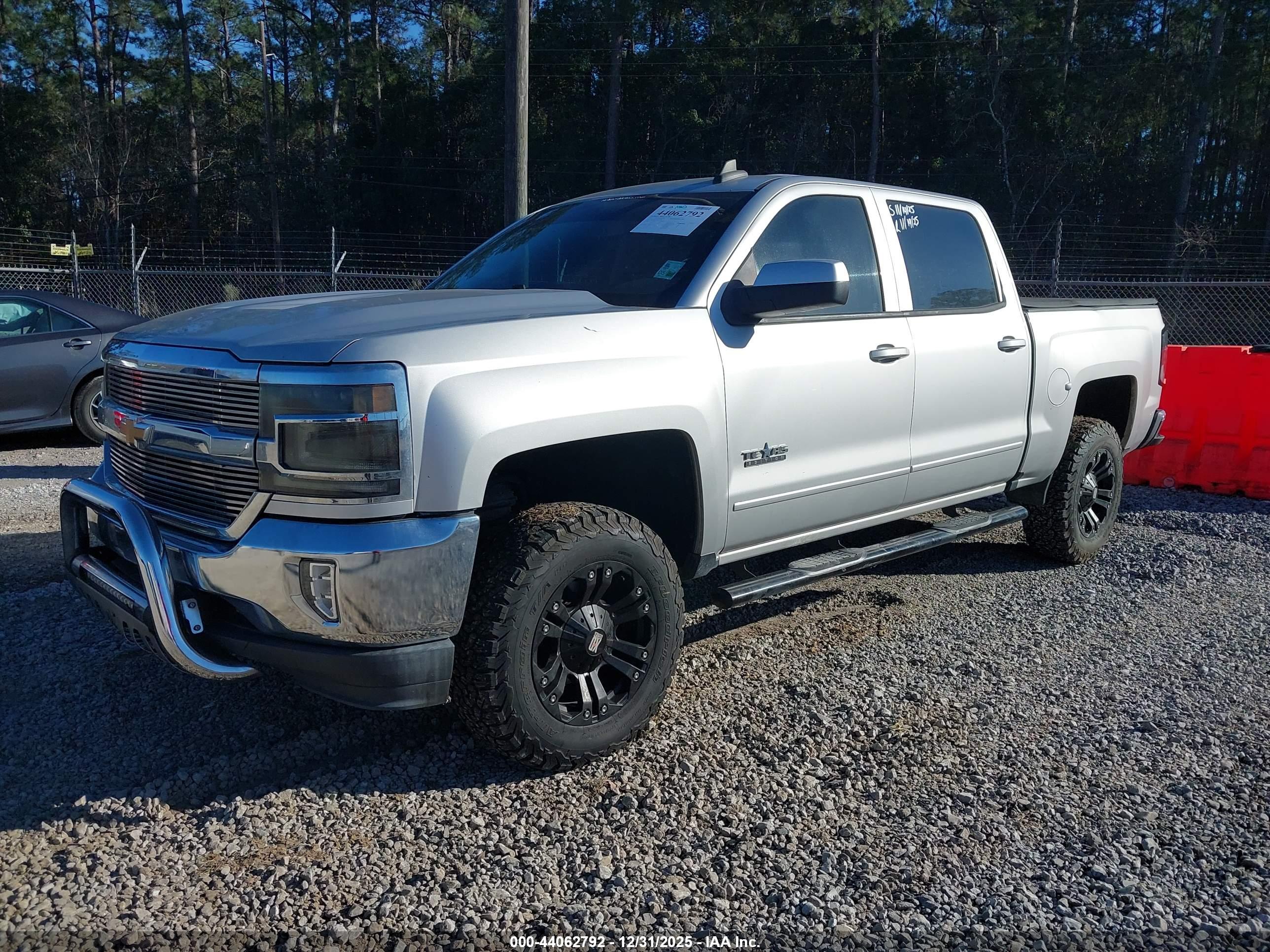 CHEVROLET SILVERADO image 6