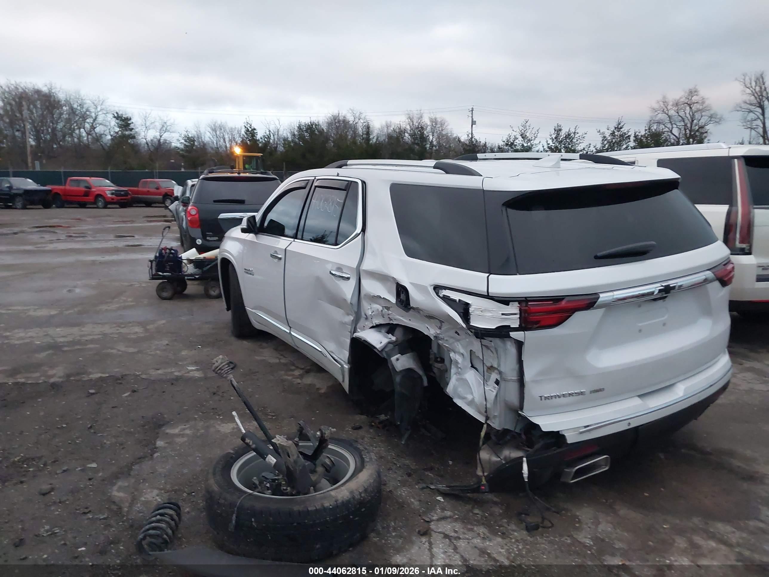 CHEVROLET TRAVERSE image 3
