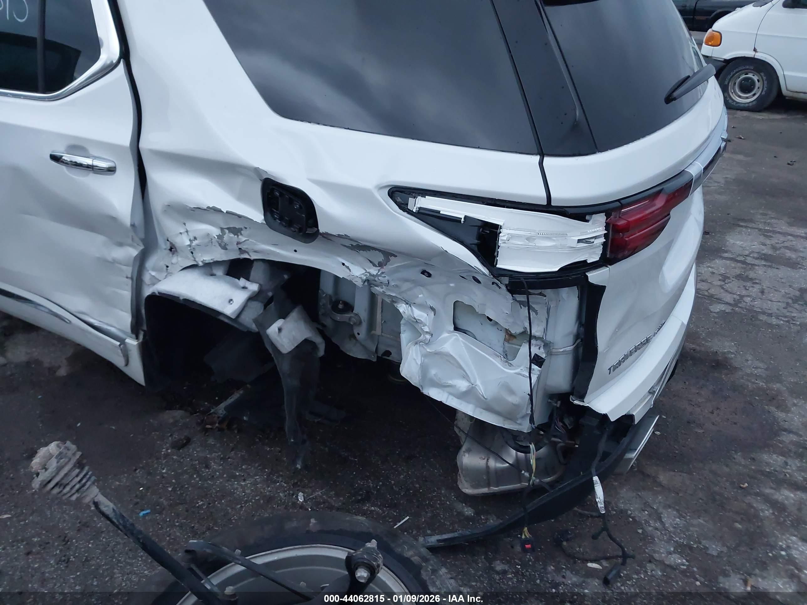 CHEVROLET TRAVERSE image 6