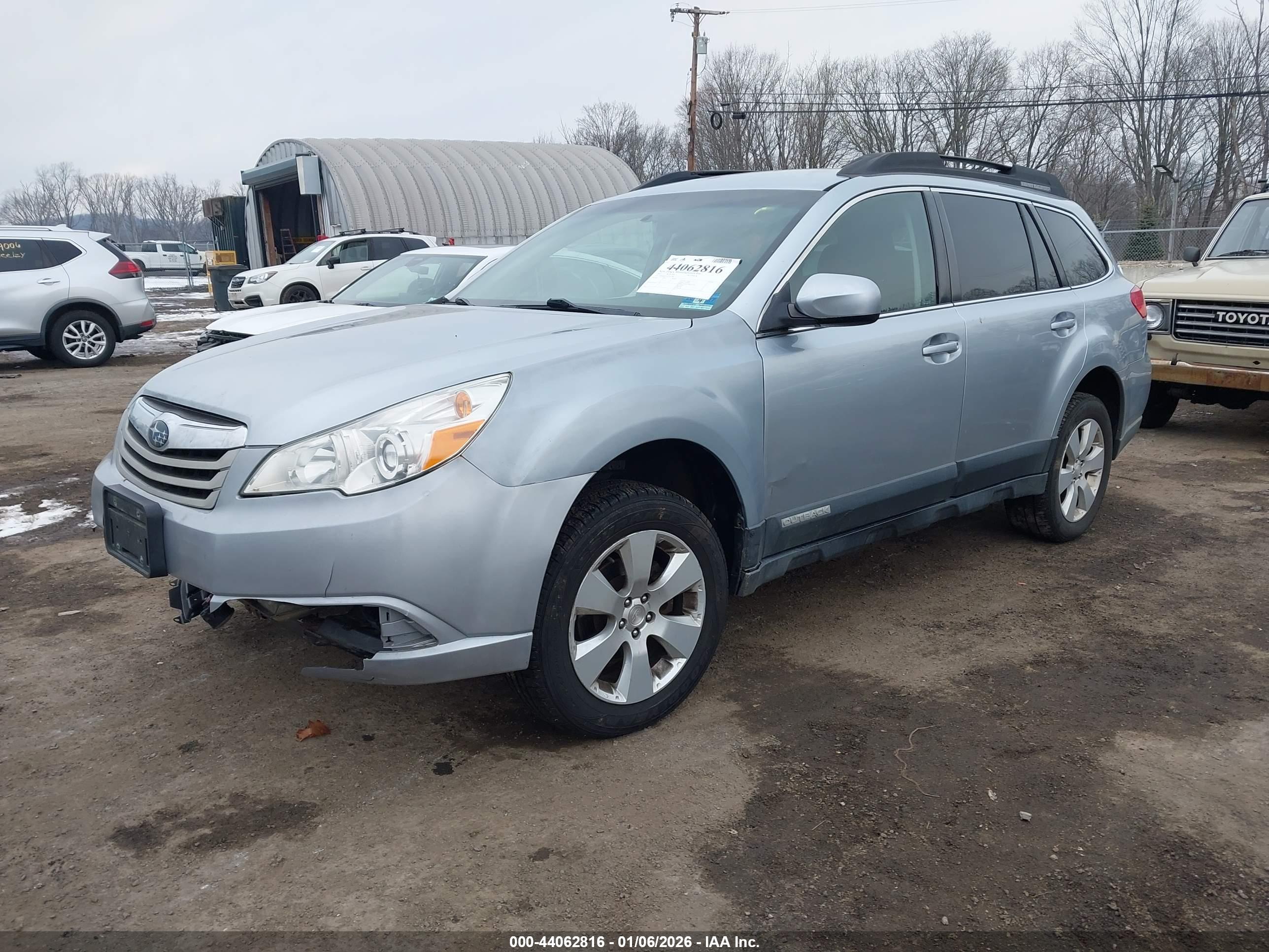 SUBARU OUTBACK image 2