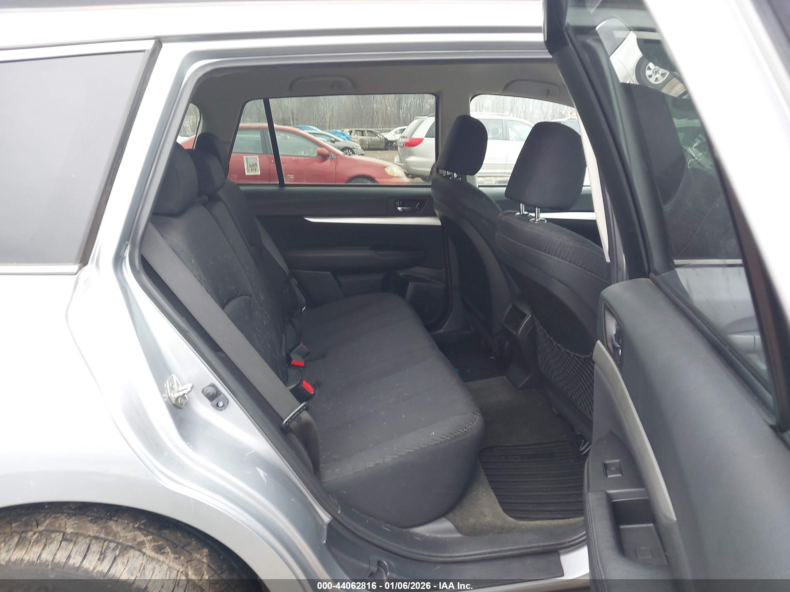 SUBARU OUTBACK image 8