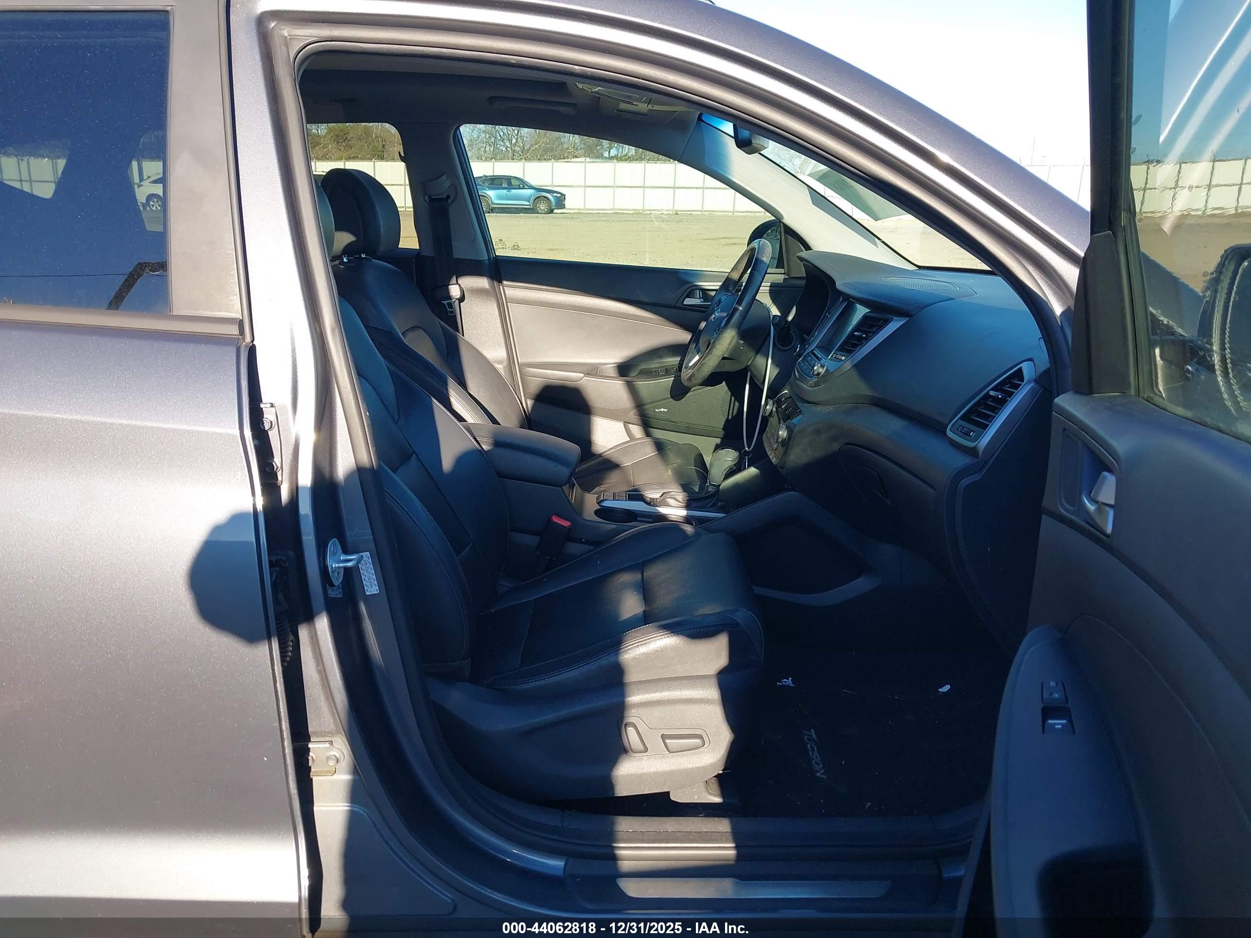 HYUNDAI TUCSON image 5