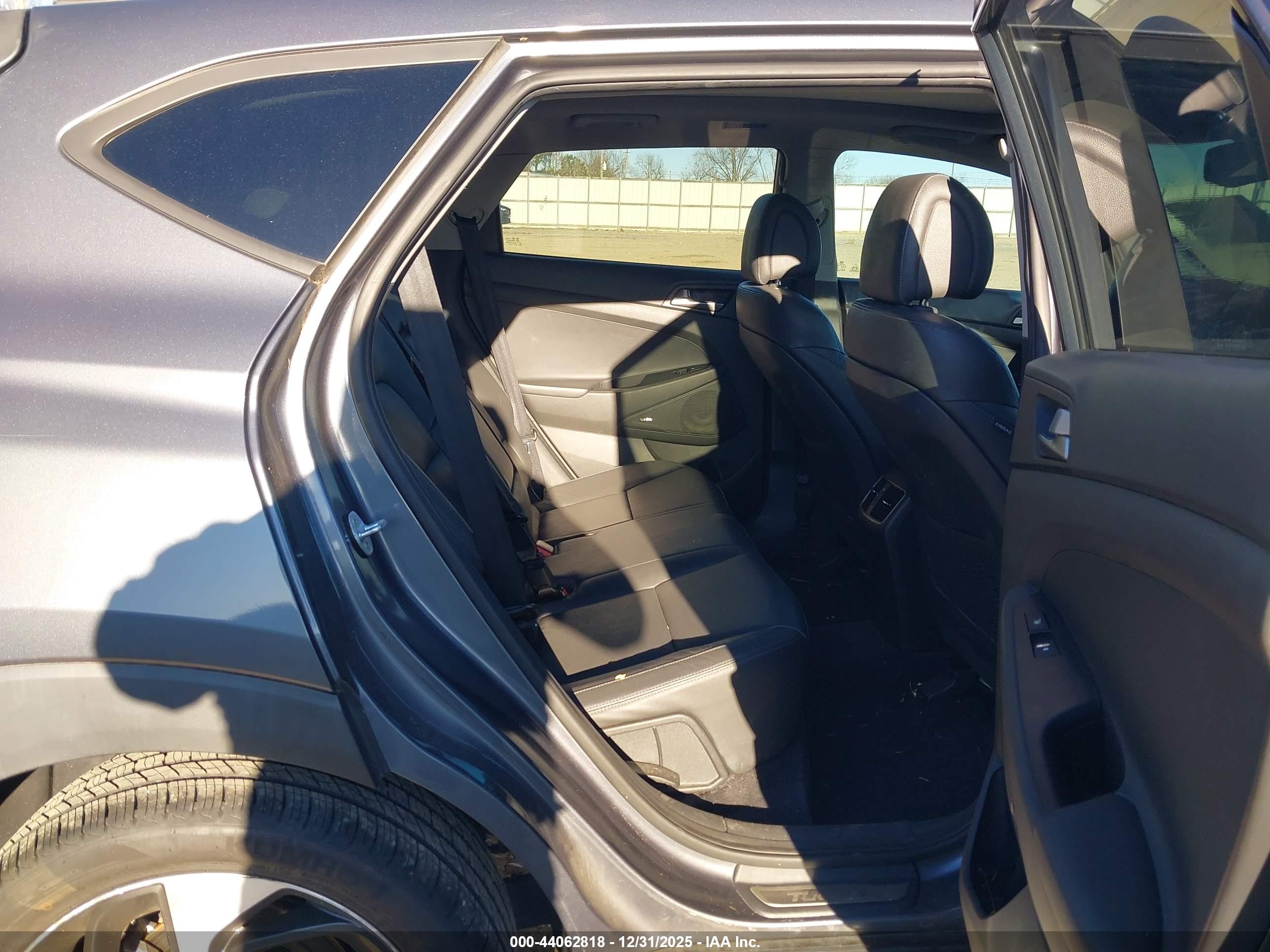 HYUNDAI TUCSON image 8