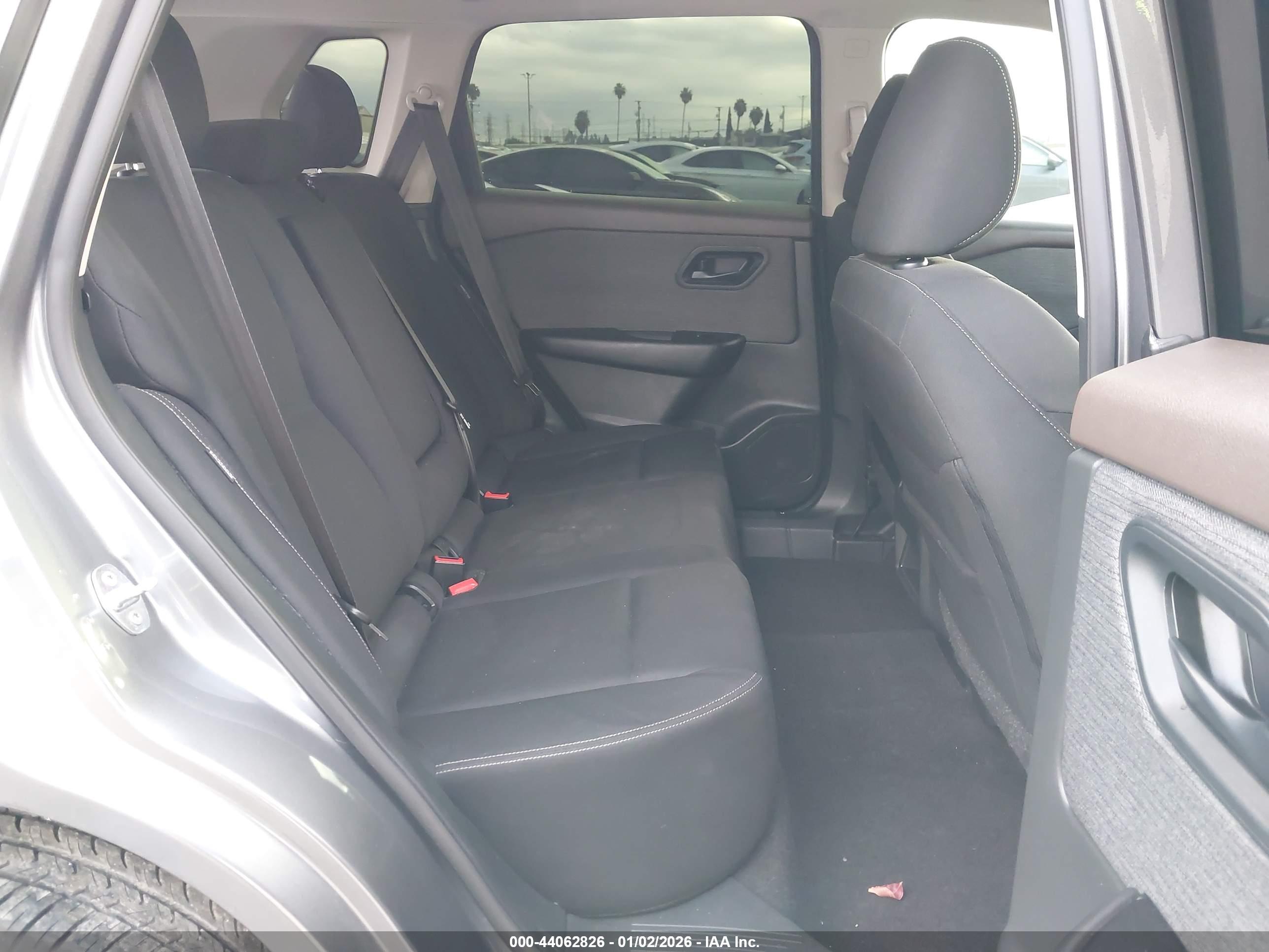 NISSAN ROGUE image 8