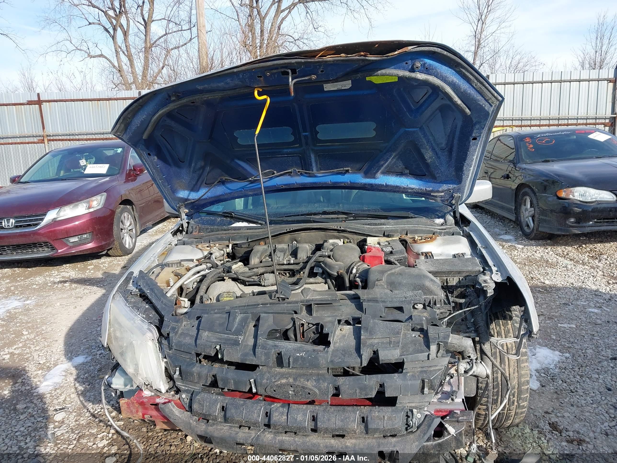 FORD FUSION image 10