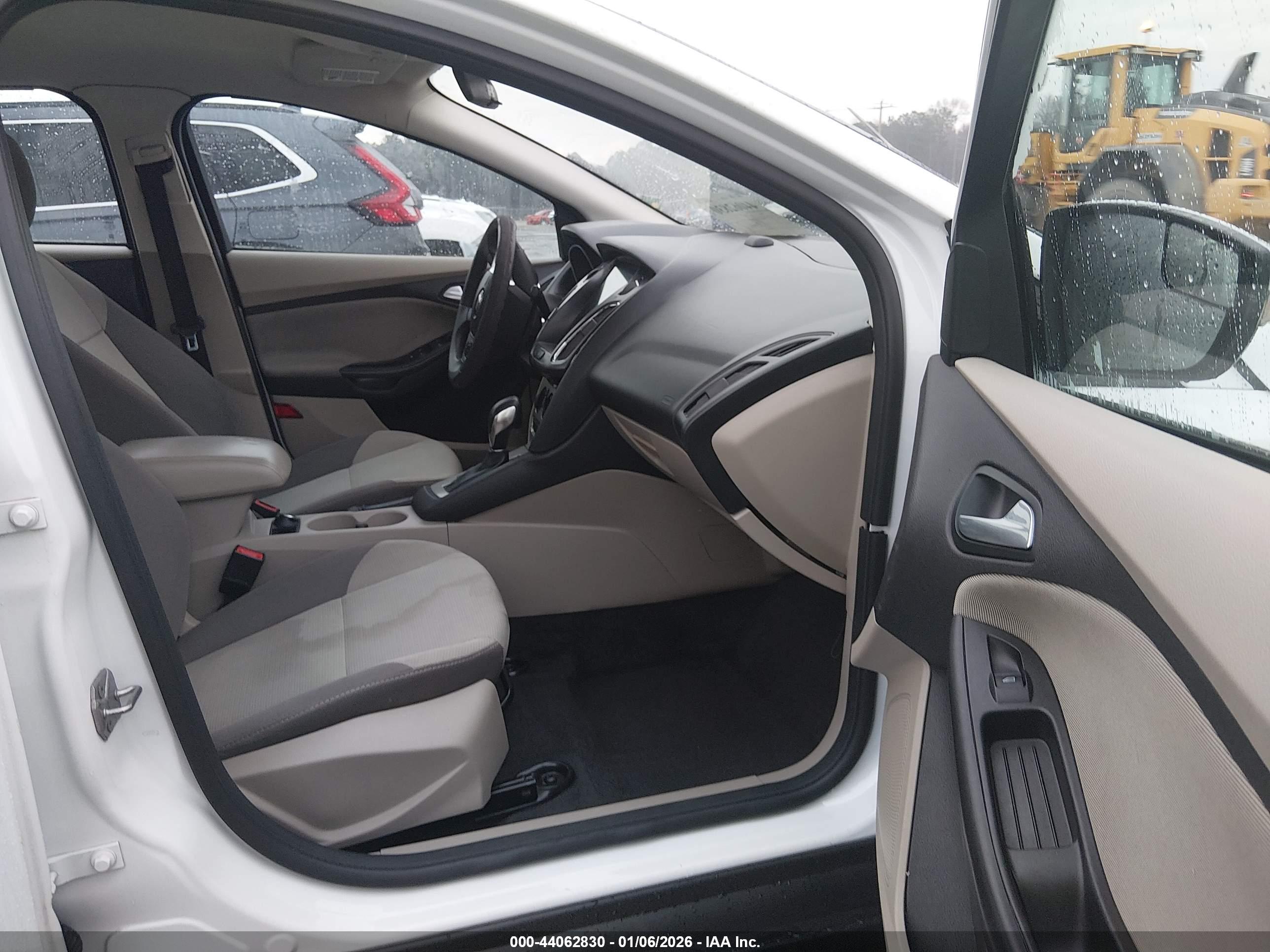 FORD FOCUS image 5