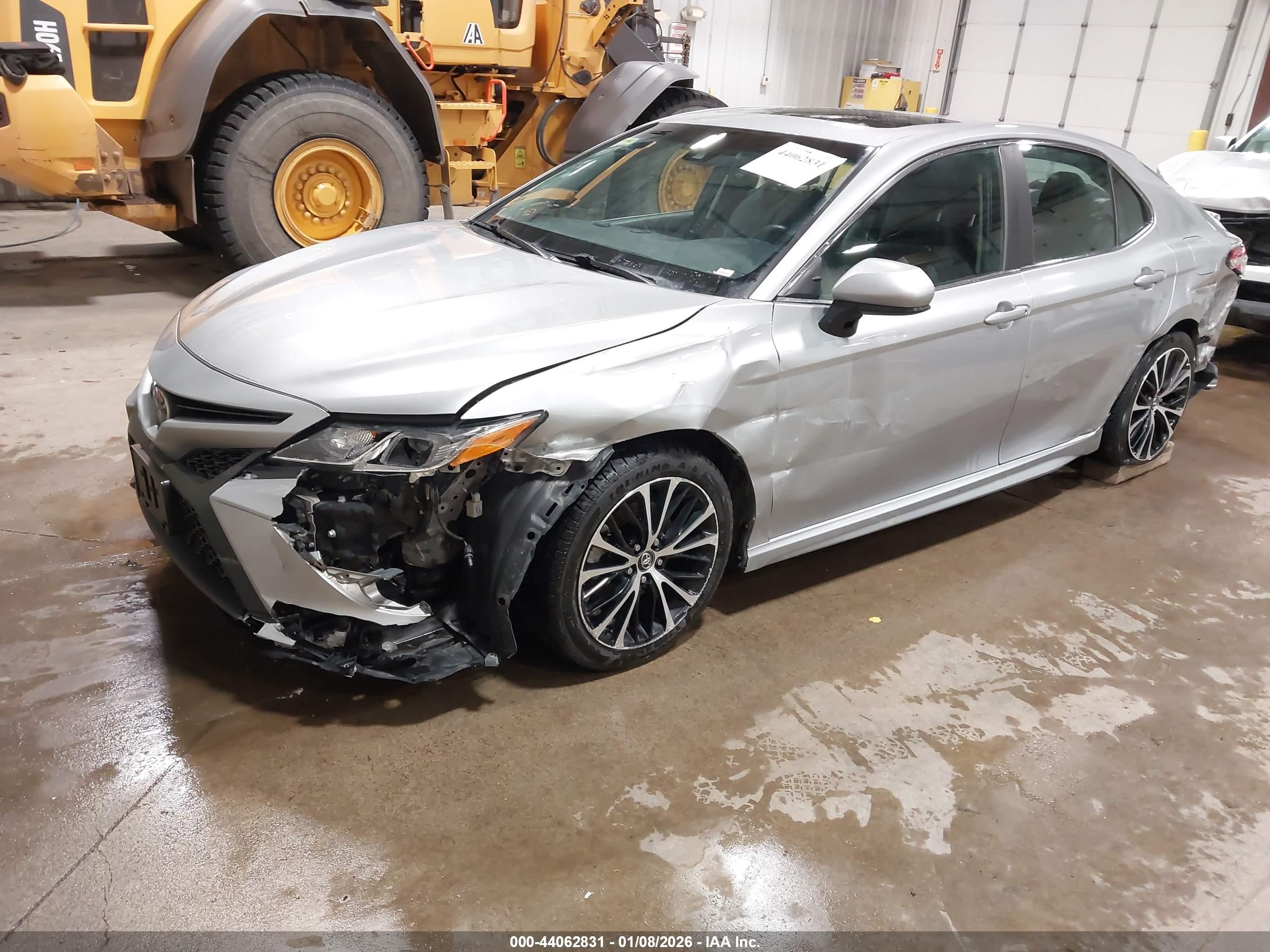 TOYOTA CAMRY image 2