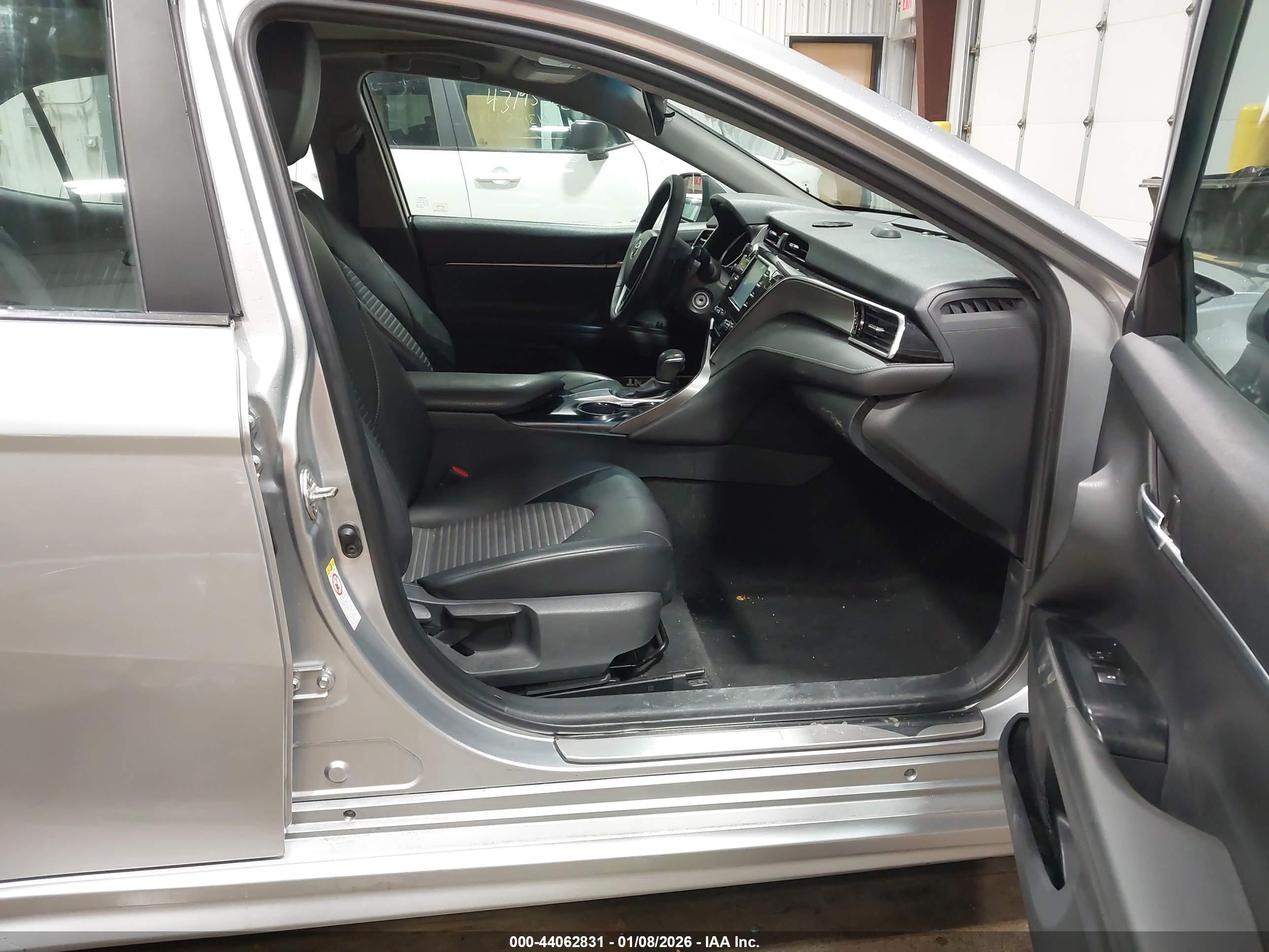 TOYOTA CAMRY image 5