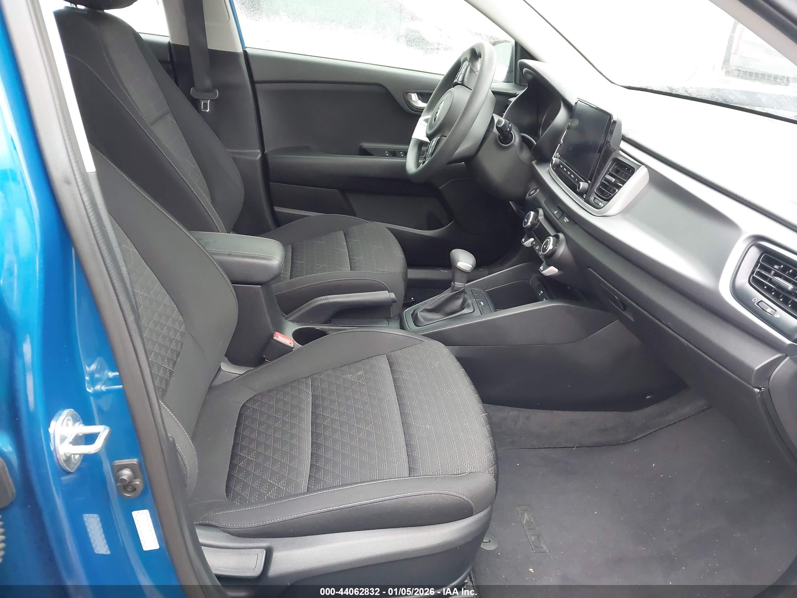KIA RIO image 5