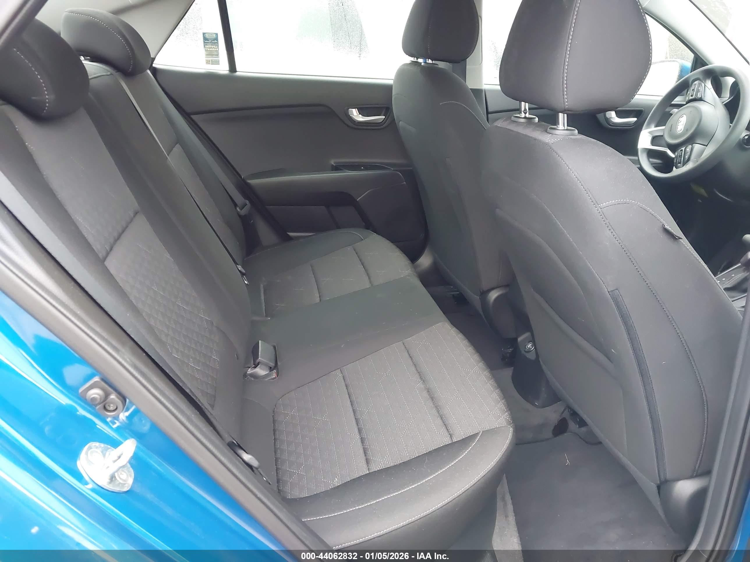 KIA RIO image 8