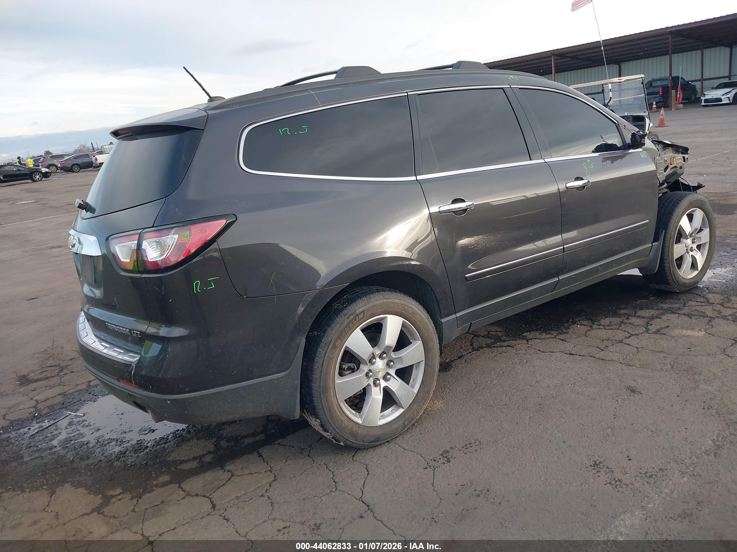 CHEVROLET TRAVERSE image 4