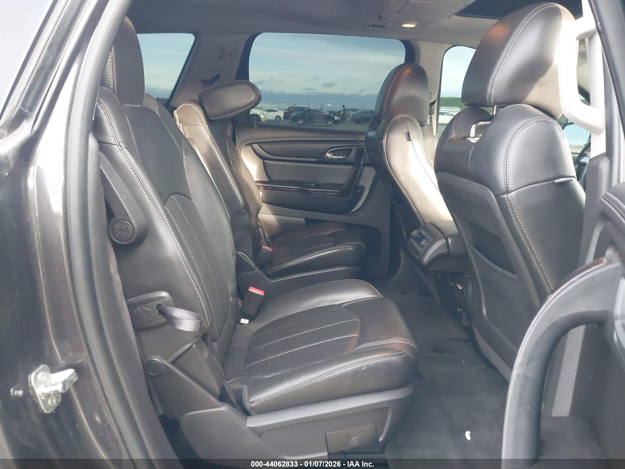 CHEVROLET TRAVERSE image 8