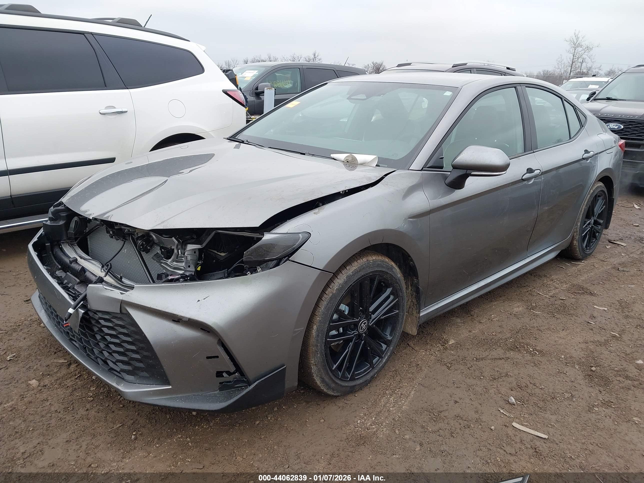 TOYOTA CAMRY image 2