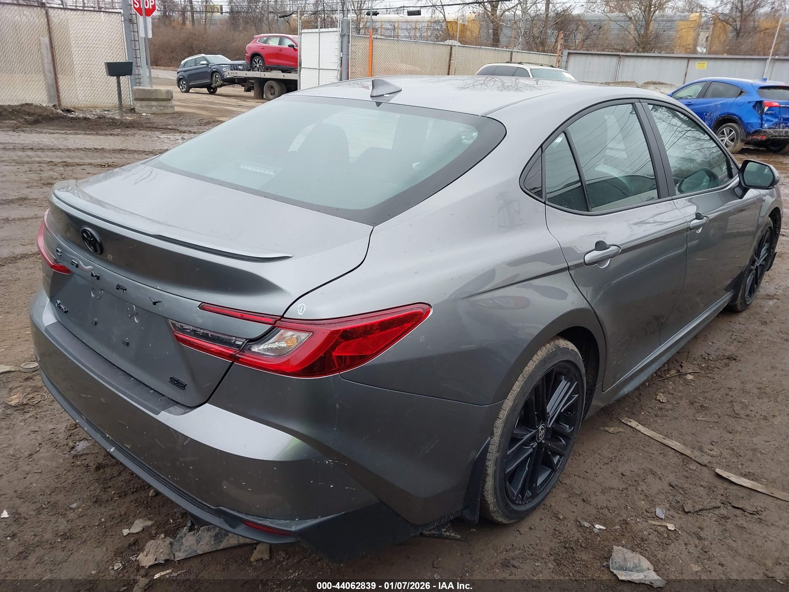 TOYOTA CAMRY image 4